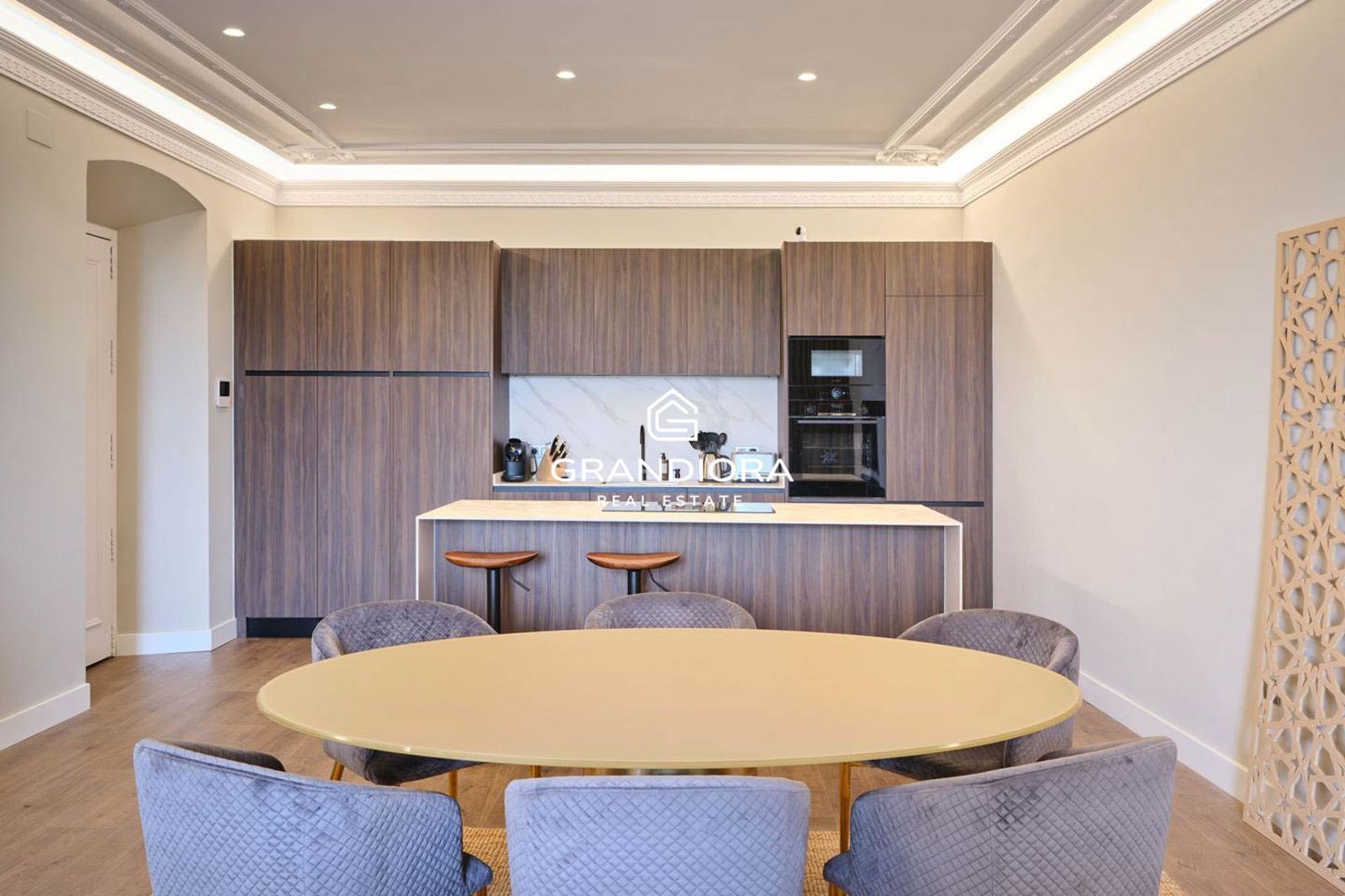 Sofisticada vivienda de 131 m² completamente renovada en Paseo de Colón. - Imagen 11
