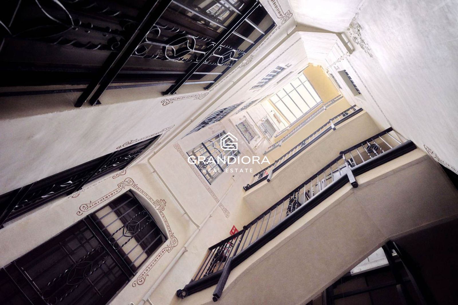 Sofisticada vivienda de 131 m² completamente renovada en Paseo de Colón. - Imagen 40