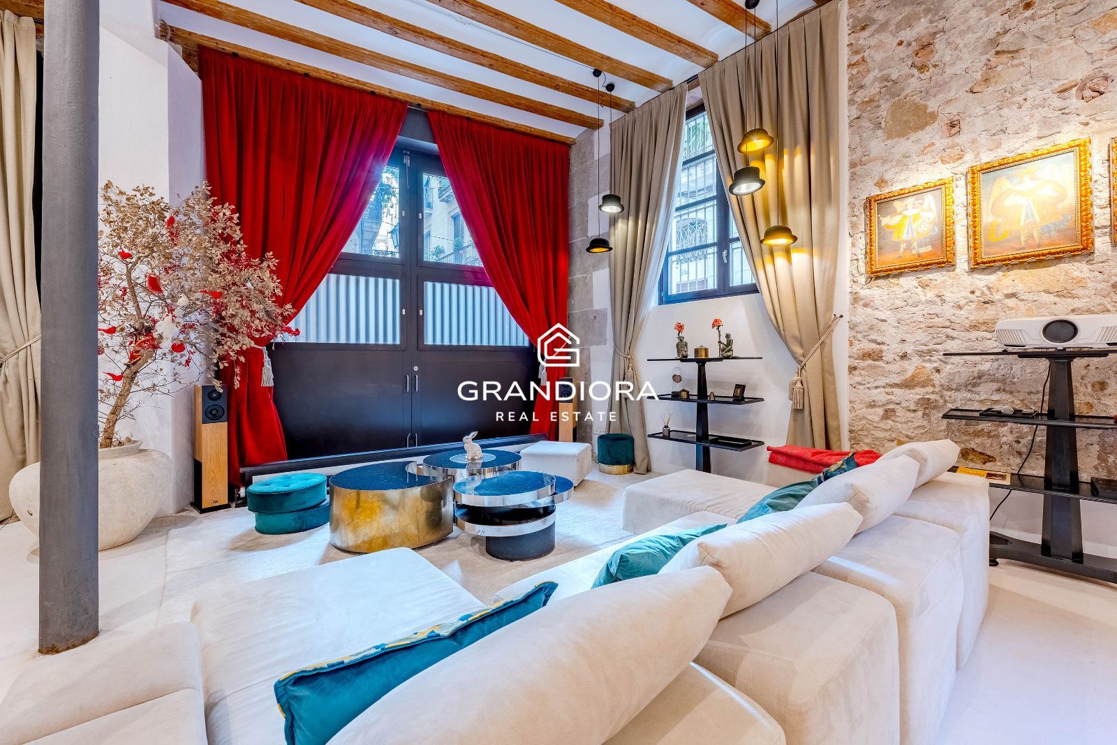 Exclusiva vivienda con historia en pleno Barrio Gótico de Barcelona
