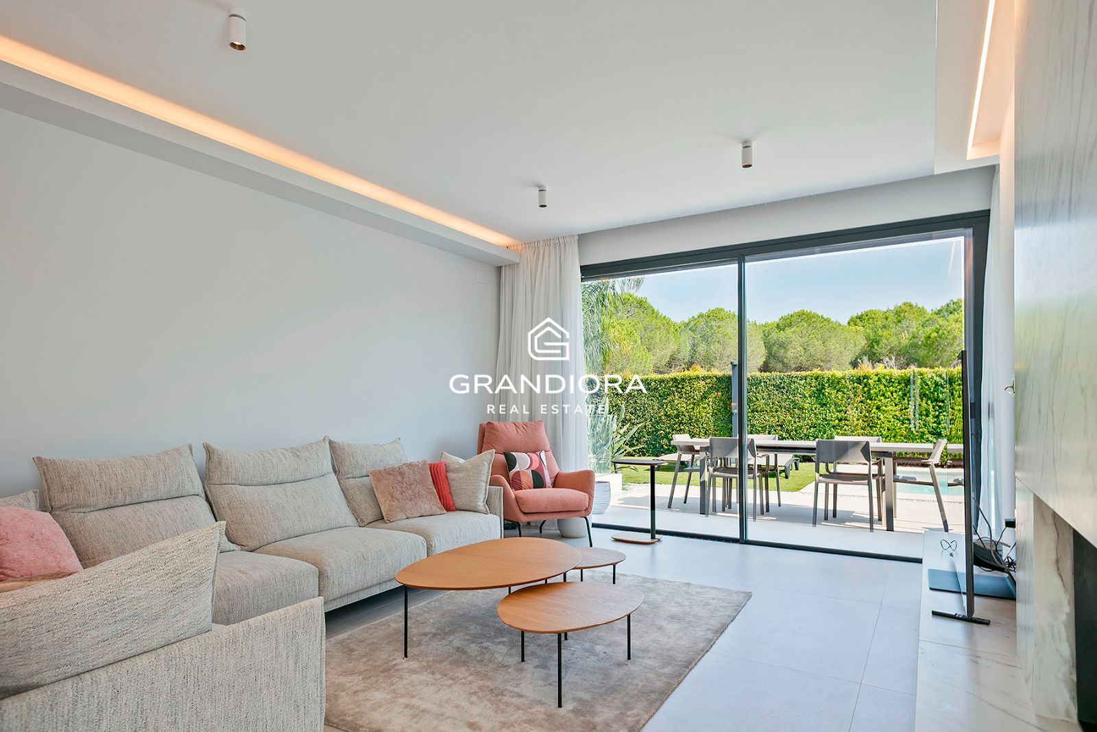 Lujoso chalet con vistas al mar en Montgat, a solo 15 minutos de Barcelona - Imagen 10