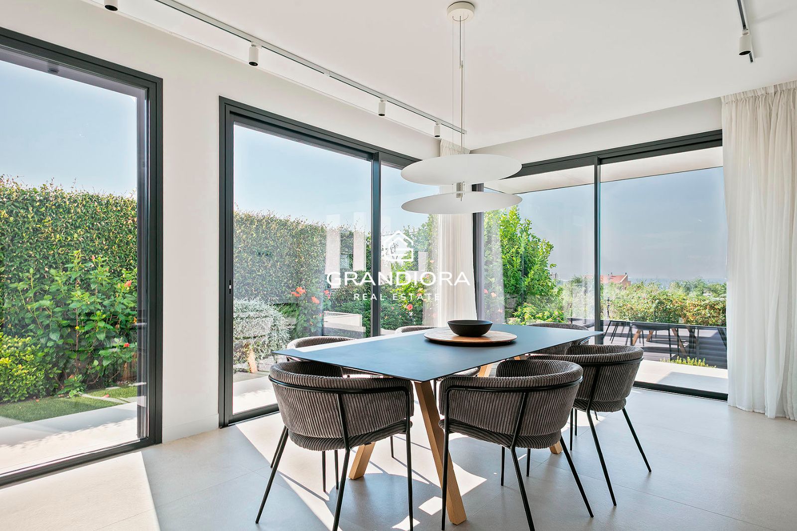 Lujoso chalet con vistas al mar en Montgat, a solo 15 minutos de Barcelona - Imagen 11