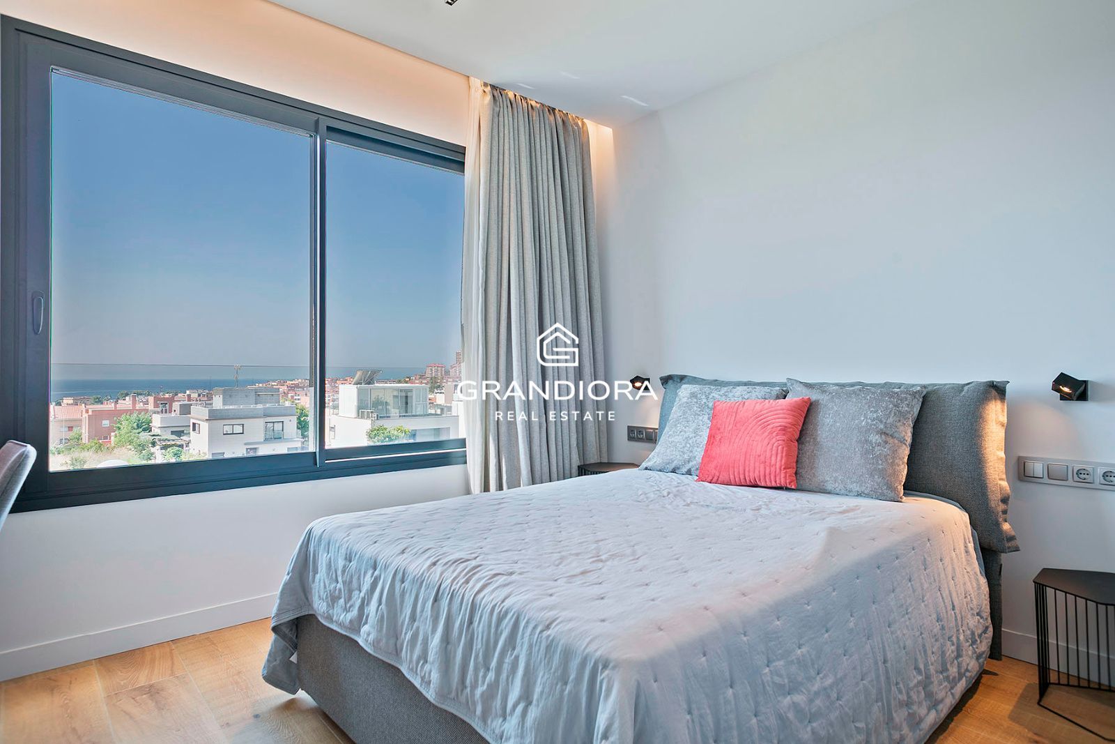 Lujoso chalet con vistas al mar en Montgat, a solo 15 minutos de Barcelona - Imagen 20