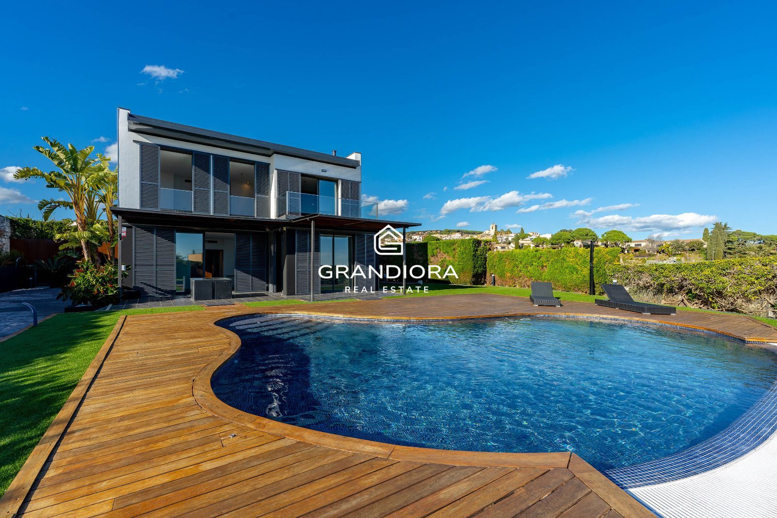 Vivienda de lujo con jardín y piscina, junto al Golf y con vistas al Mediterráneo - Imagen 3