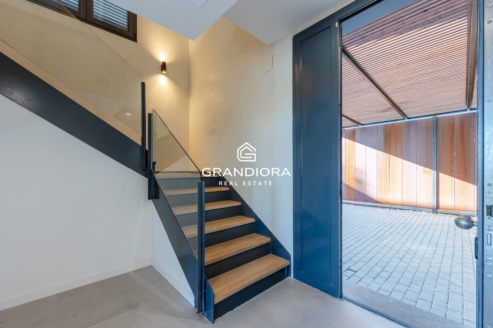Vivienda de lujo con jardín y piscina, junto al Golf y con vistas al Mediterráneo - Imagen 11