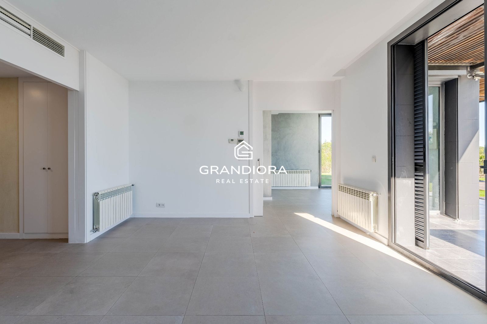 Vivienda de lujo con jardín y piscina, junto al Golf y con vistas al Mediterráneo - Imagen 12