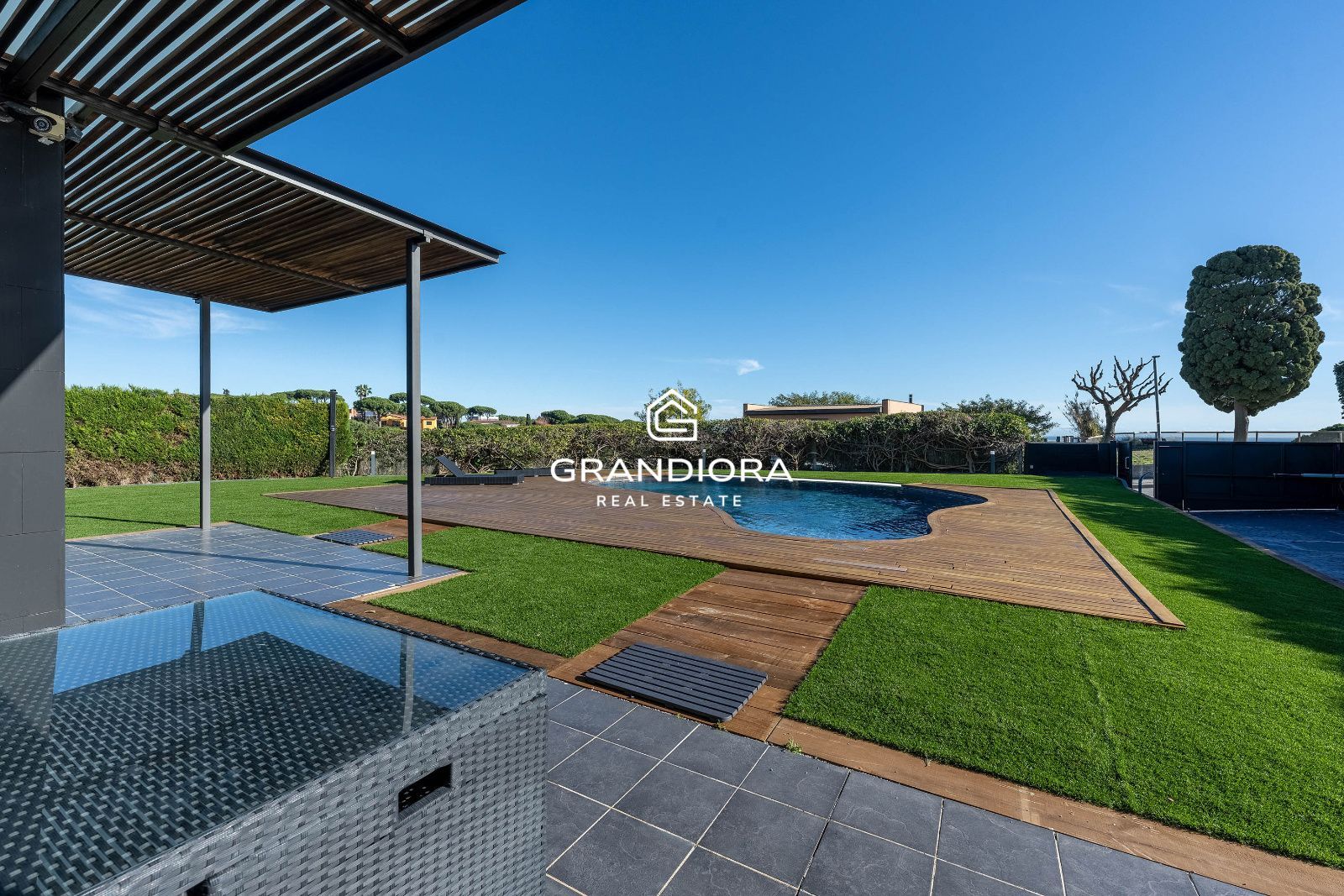 Vivienda de lujo con jardín y piscina, junto al Golf y con vistas al Mediterráneo - Imagen 6