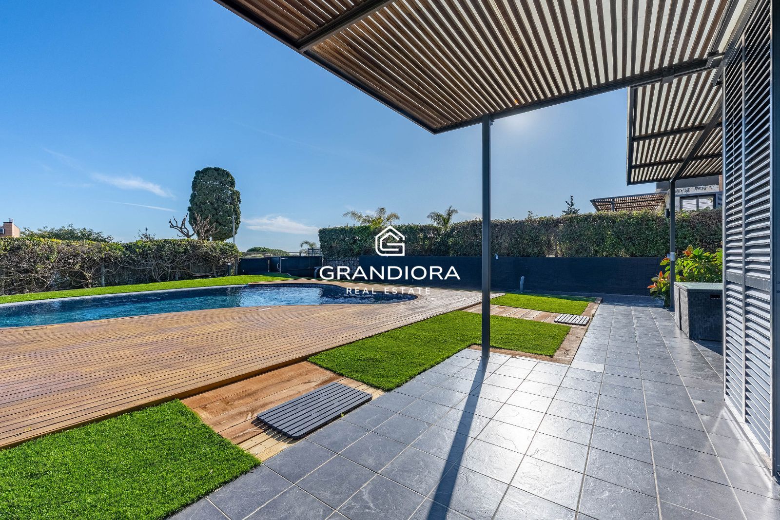Vivienda de lujo con jardín y piscina, junto al Golf y con vistas al Mediterráneo - Imagen 9