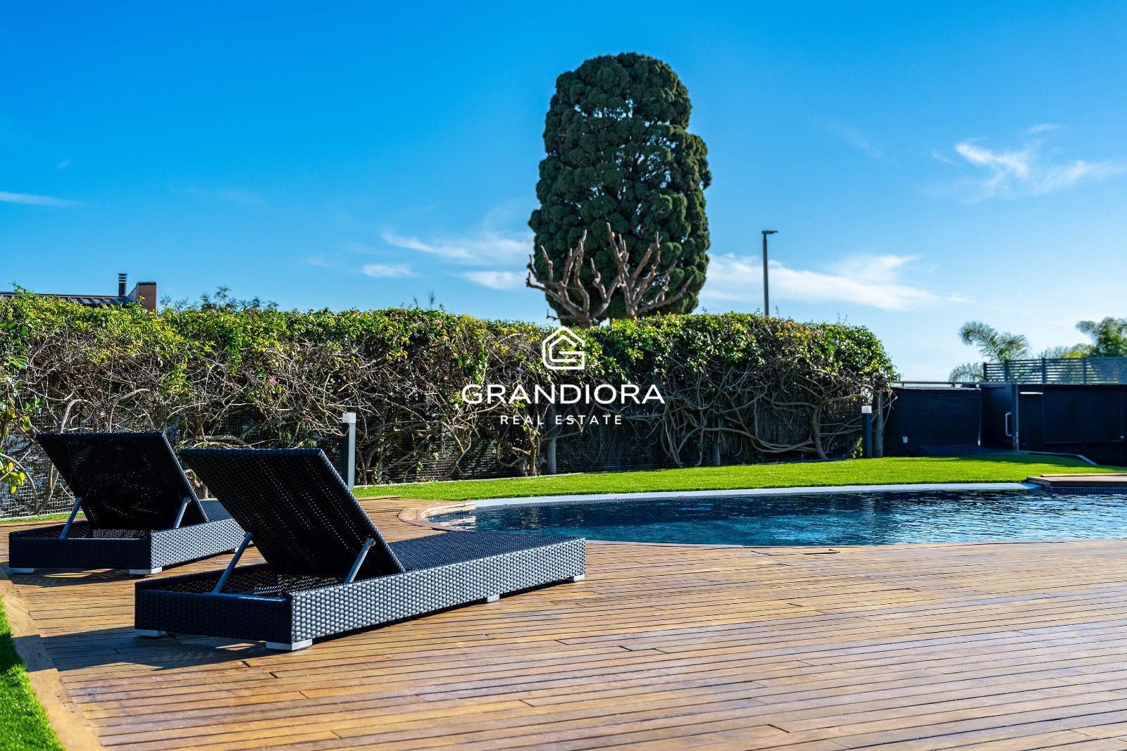 Vivienda de lujo con jardín y piscina, junto al Golf y con vistas al Mediterráneo - Imagen 7