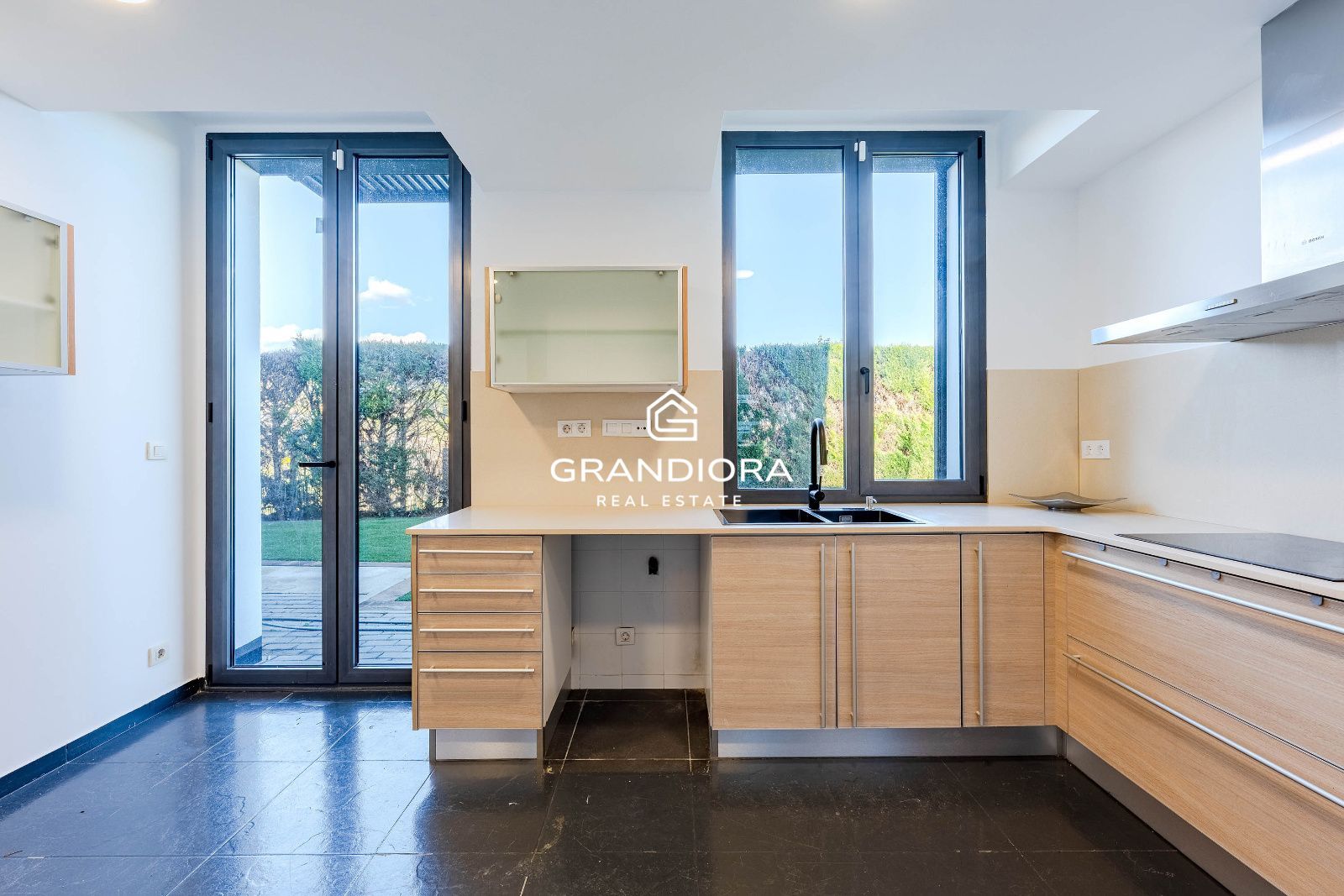 Vivienda de lujo con jardín y piscina, junto al Golf y con vistas al Mediterráneo - Imagen 18