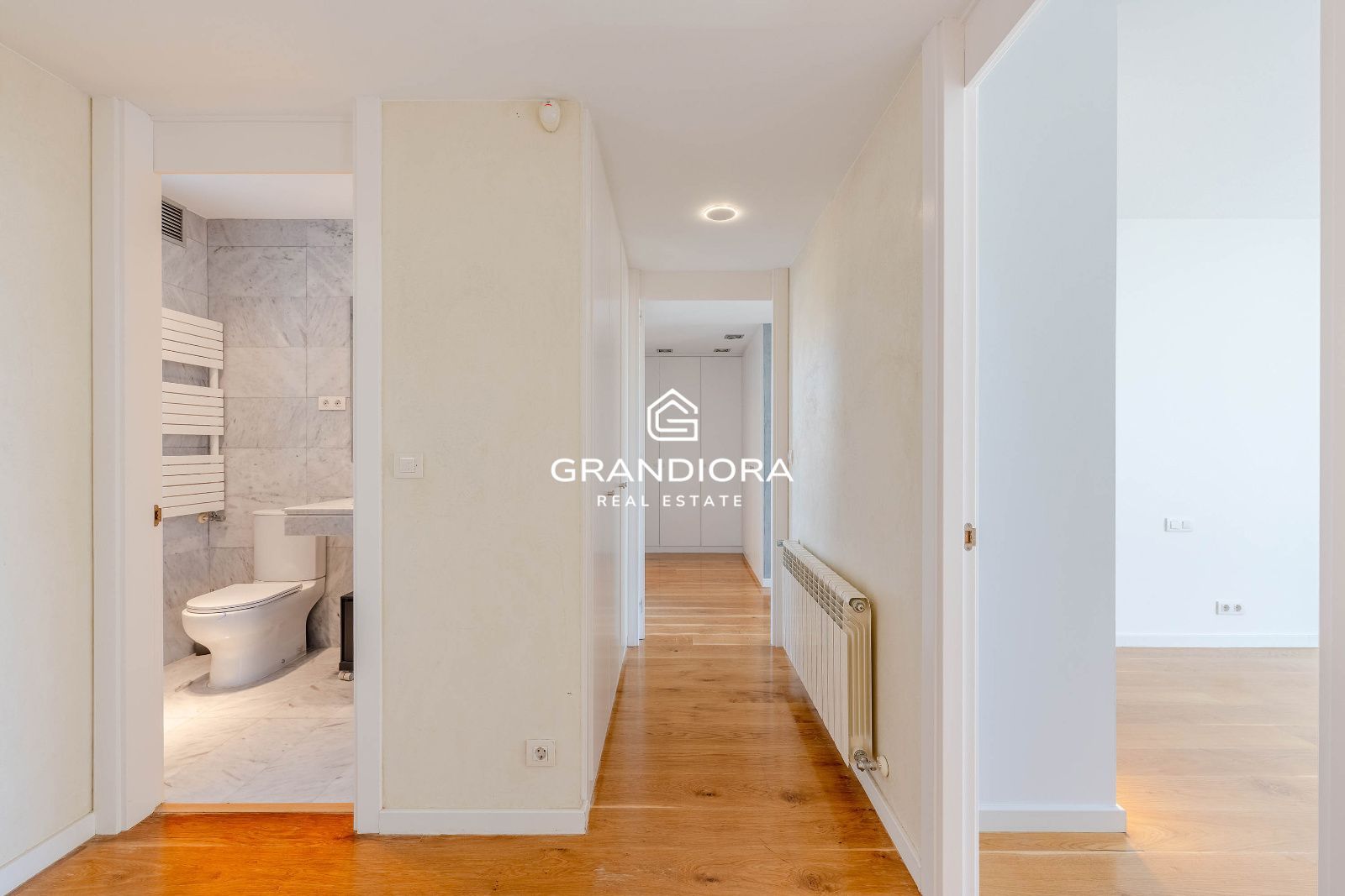 Vivienda de lujo con jardín y piscina, junto al Golf y con vistas al Mediterráneo - Imagen 24