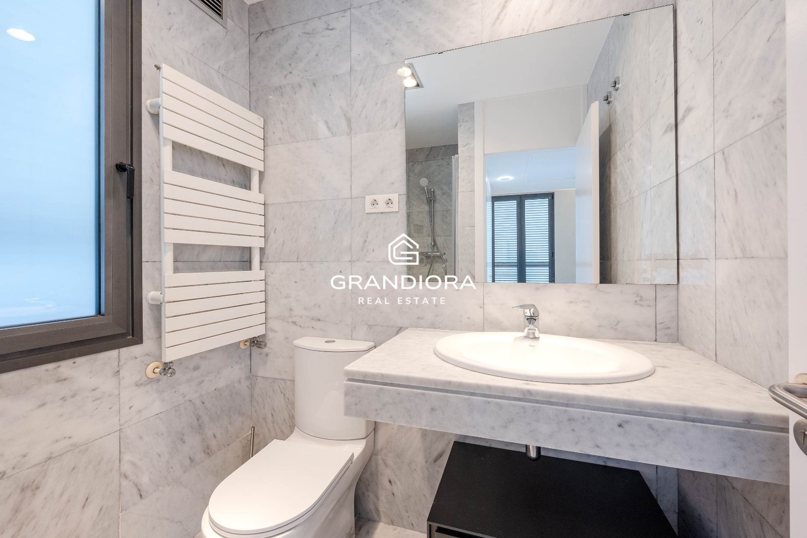 Vivienda de lujo con jardín y piscina, junto al Golf y con vistas al Mediterráneo - Imagen 26