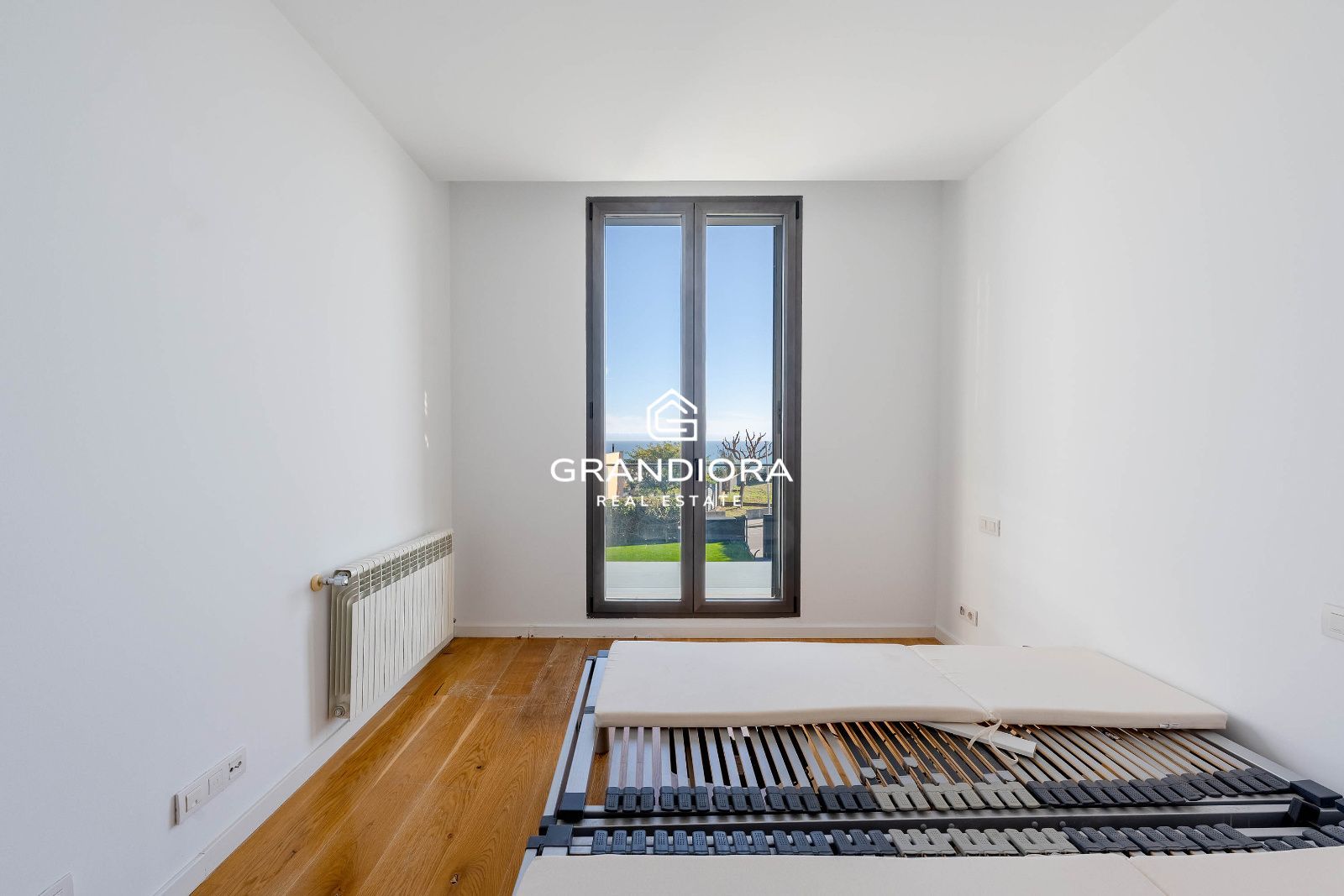 Vivienda de lujo con jardín y piscina, junto al Golf y con vistas al Mediterráneo - Imagen 28