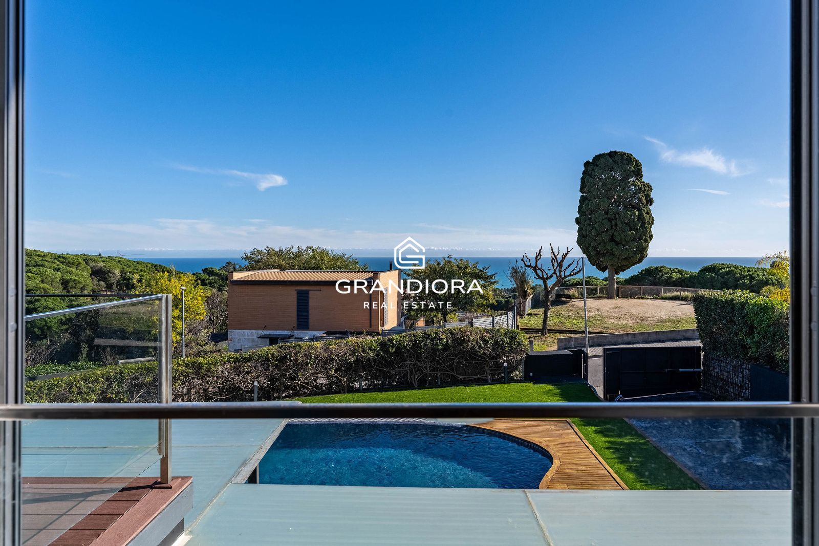 Vivienda de lujo con jardín y piscina, junto al Golf y con vistas al Mediterráneo - Imagen 5