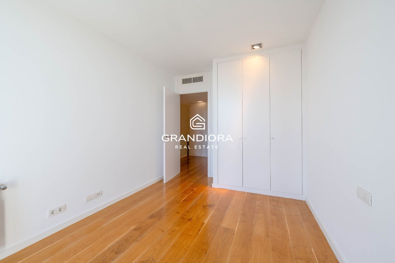 Vivienda de lujo con jardín y piscina, junto al Golf y con vistas al Mediterráneo - Imagen 30