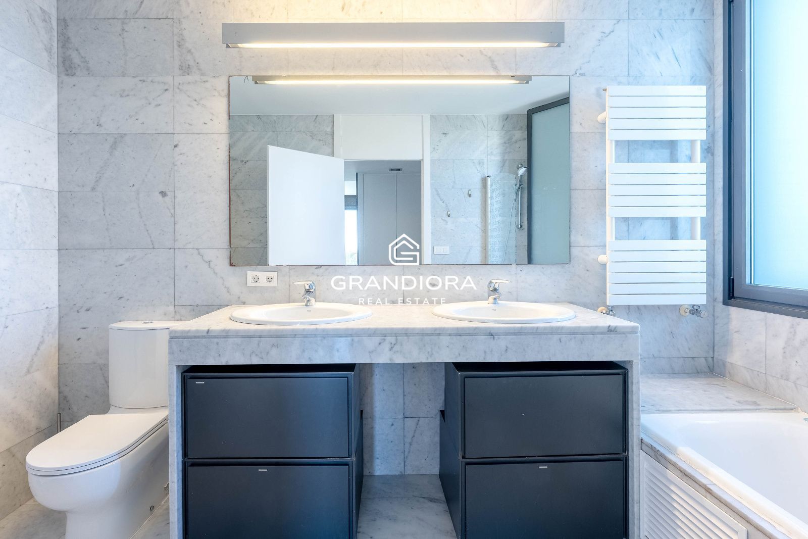 Vivienda de lujo con jardín y piscina, junto al Golf y con vistas al Mediterráneo - Imagen 34