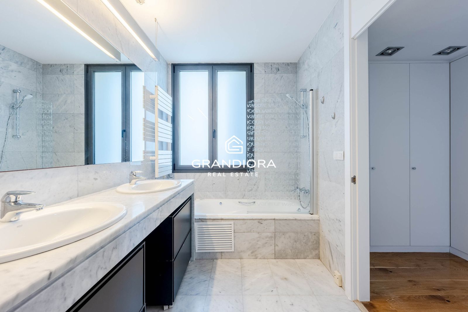 Vivienda de lujo con jardín y piscina, junto al Golf y con vistas al Mediterráneo - Imagen 36