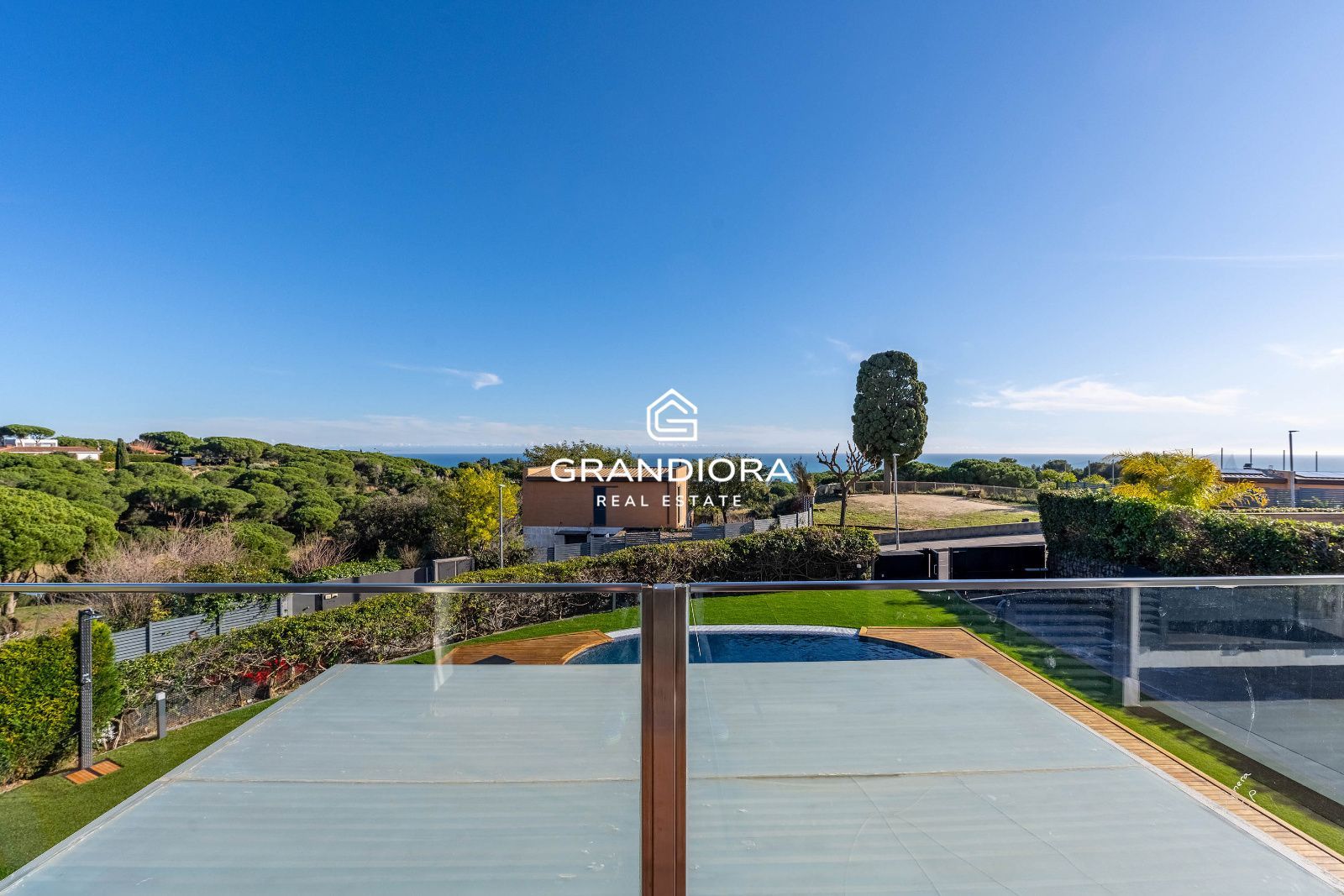 Vivienda de lujo con jardín y piscina, junto al Golf y con vistas al Mediterráneo - Imagen 44