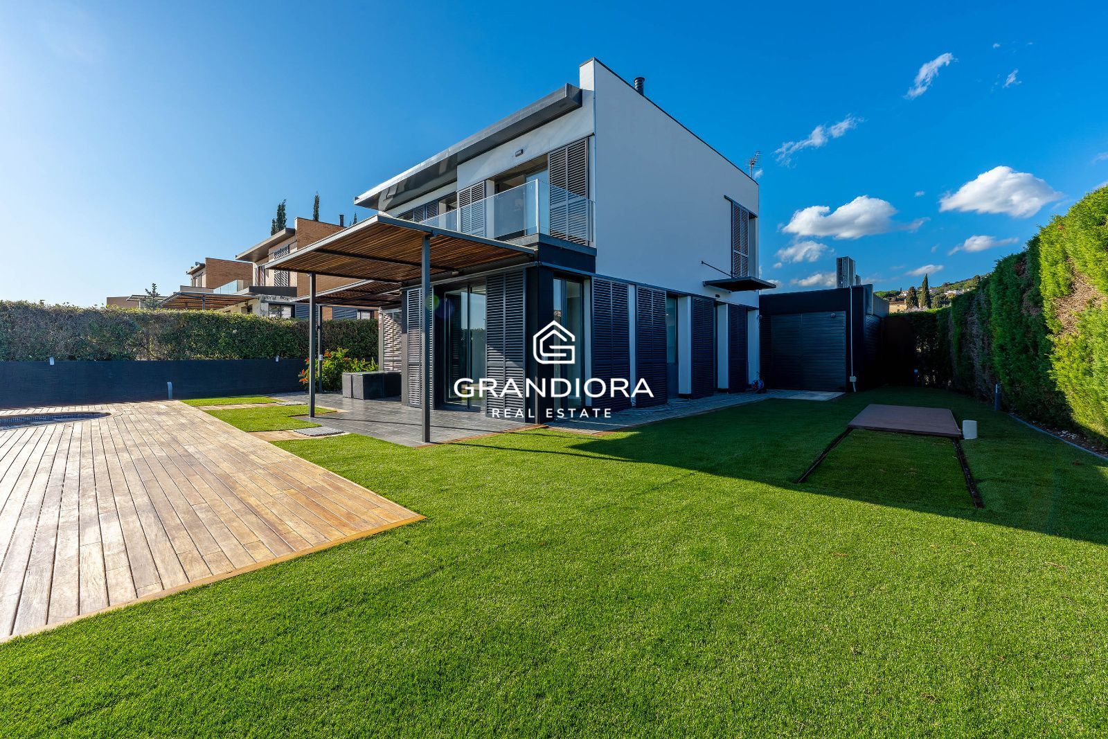 Vivienda de lujo con jardín y piscina, junto al Golf y con vistas al Mediterráneo - Imagen 4