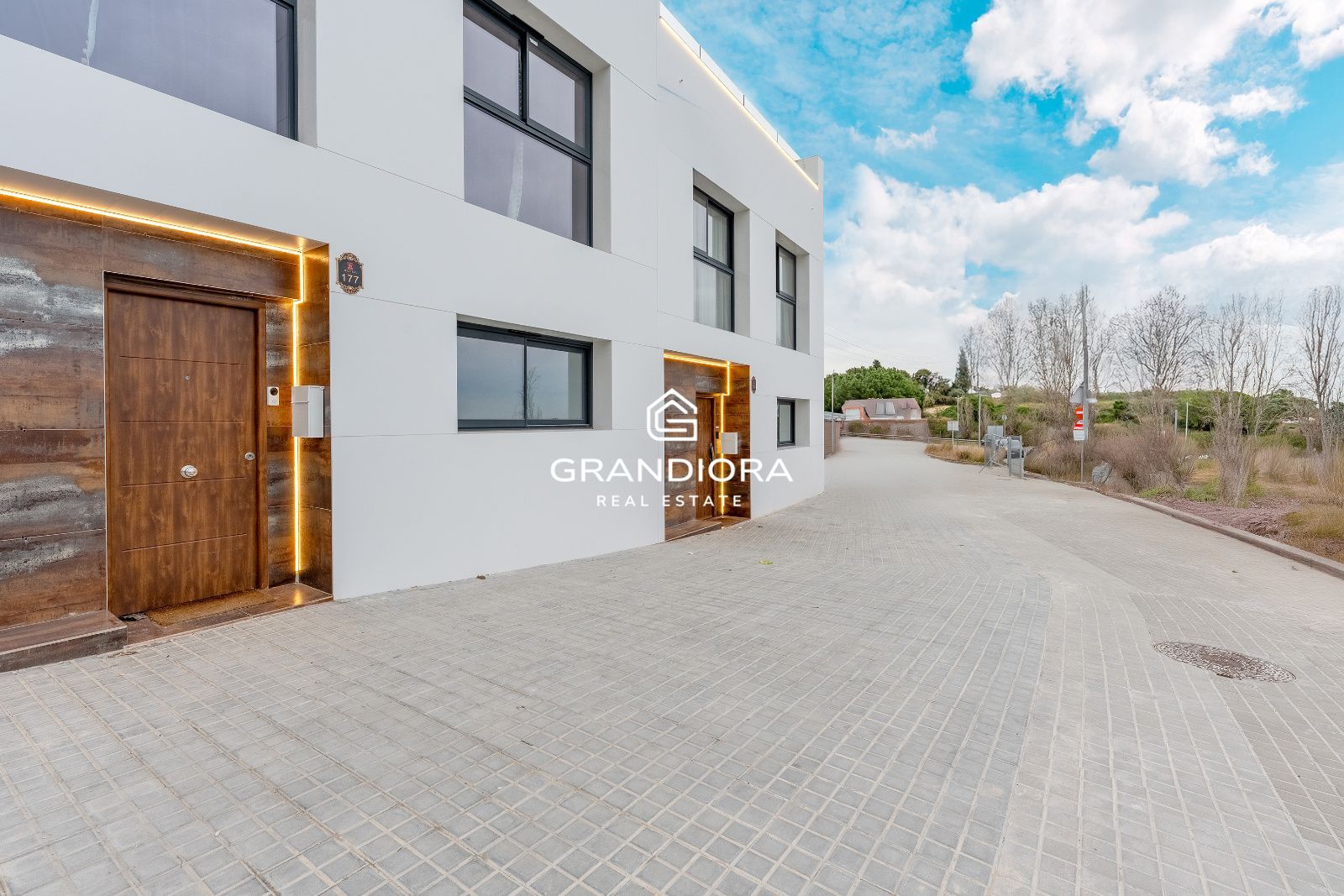 Vivienda de obra nueva en Montgat con vistas al mar y excelente conexión con Barcelona - Imagen 1
