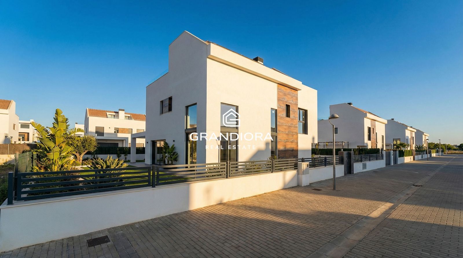 Villa de obra nueva con vistas al mar y piscina privada en una de las zonas más exclusivas de Montgat - Imagen 18
