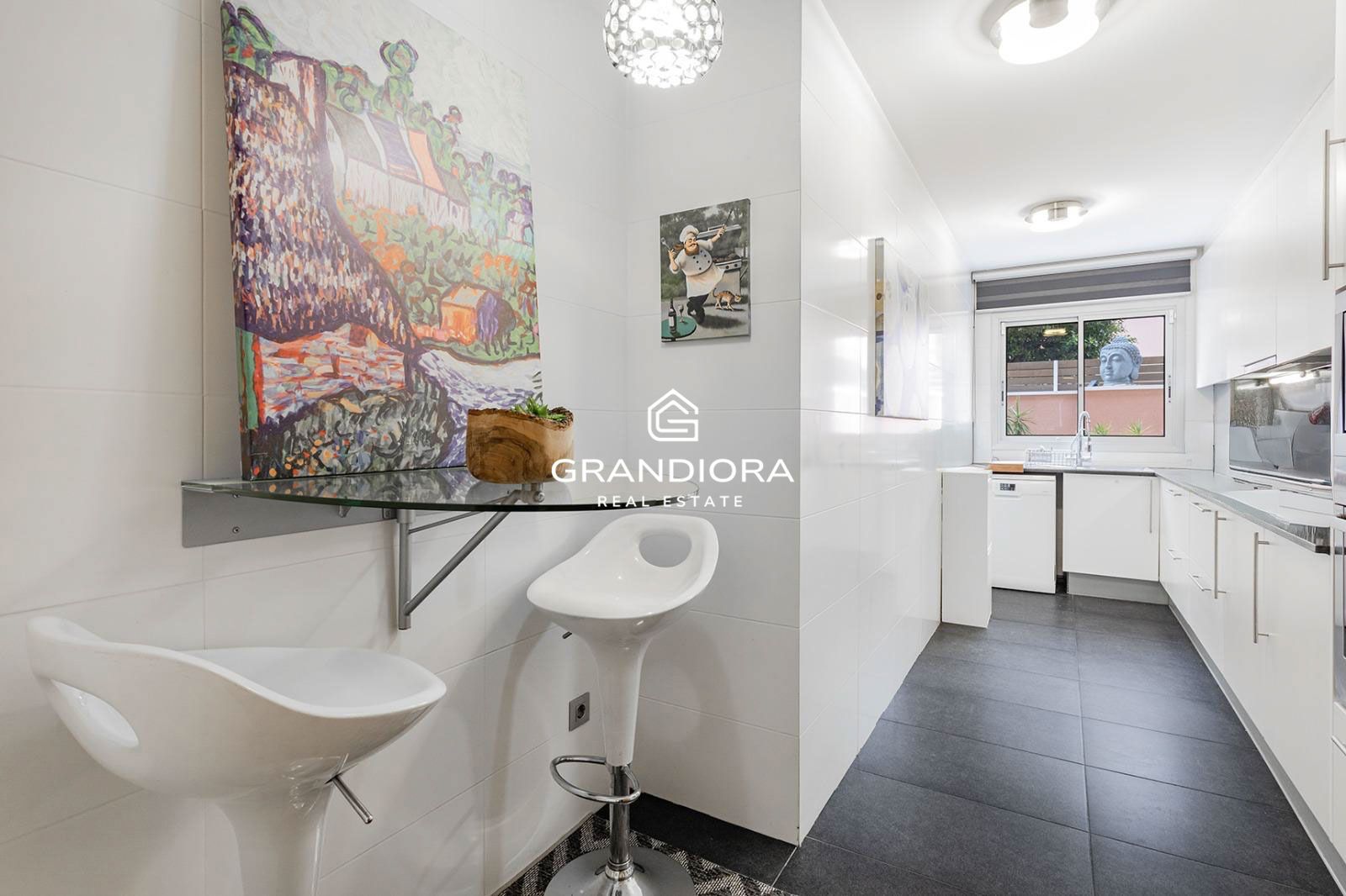 Planta baja luminosa con amplias terrazas y piscina comunitaria - Imagen 11