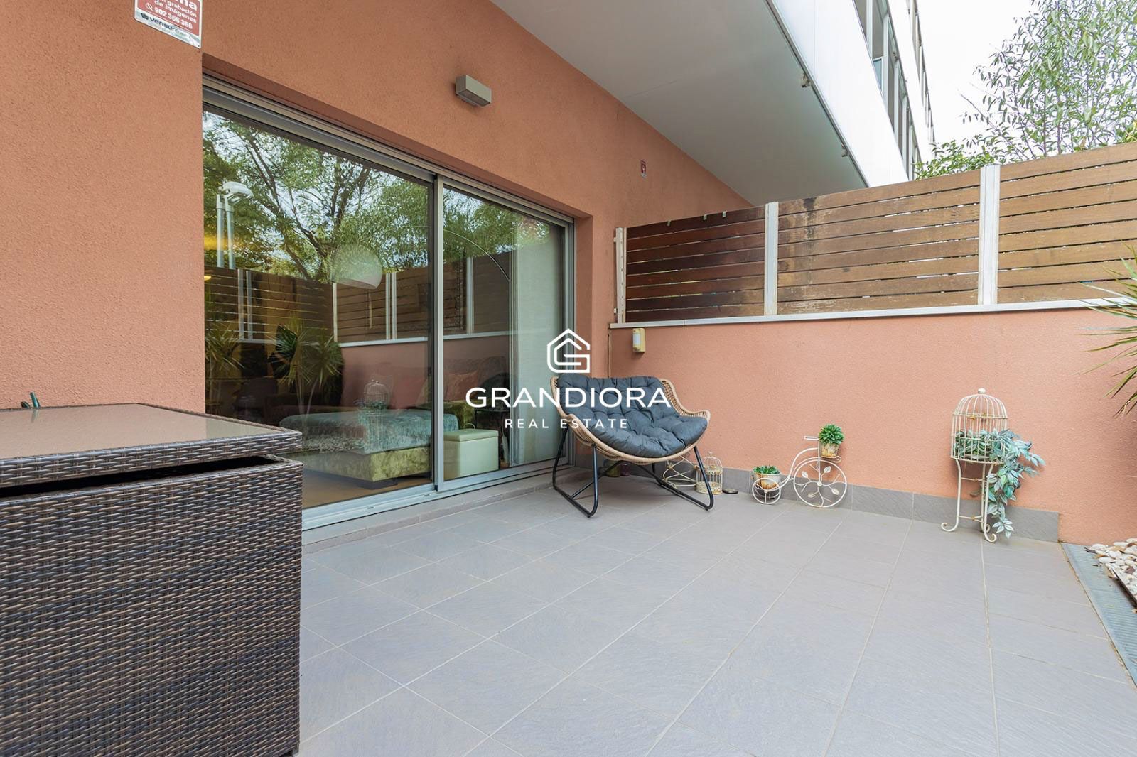 Planta baja luminosa con amplias terrazas y piscina comunitaria - Imagen 28