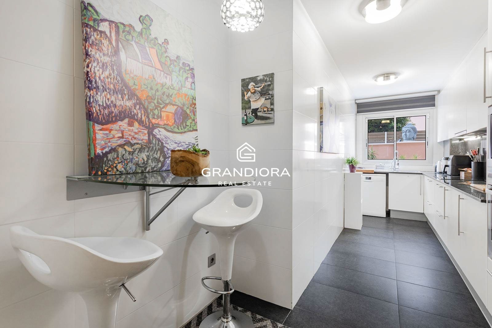 Planta baja luminosa con amplias terrazas y piscina comunitaria - Imagen 12