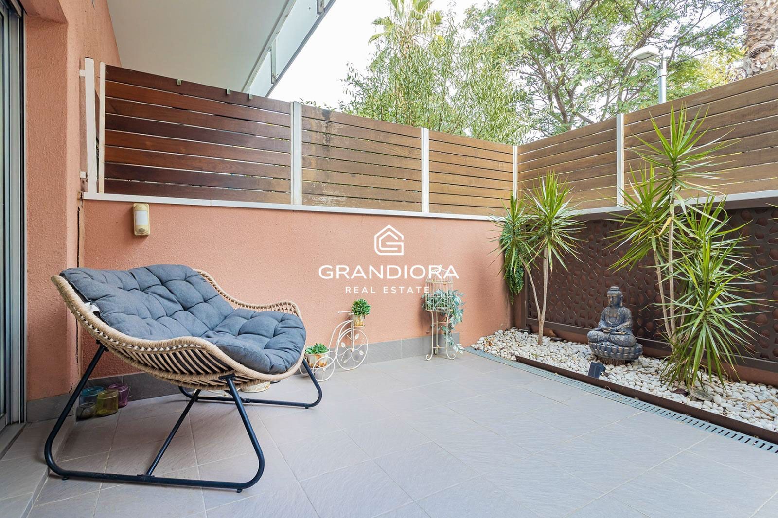 Planta baja luminosa con amplias terrazas y piscina comunitaria - Imagen 31
