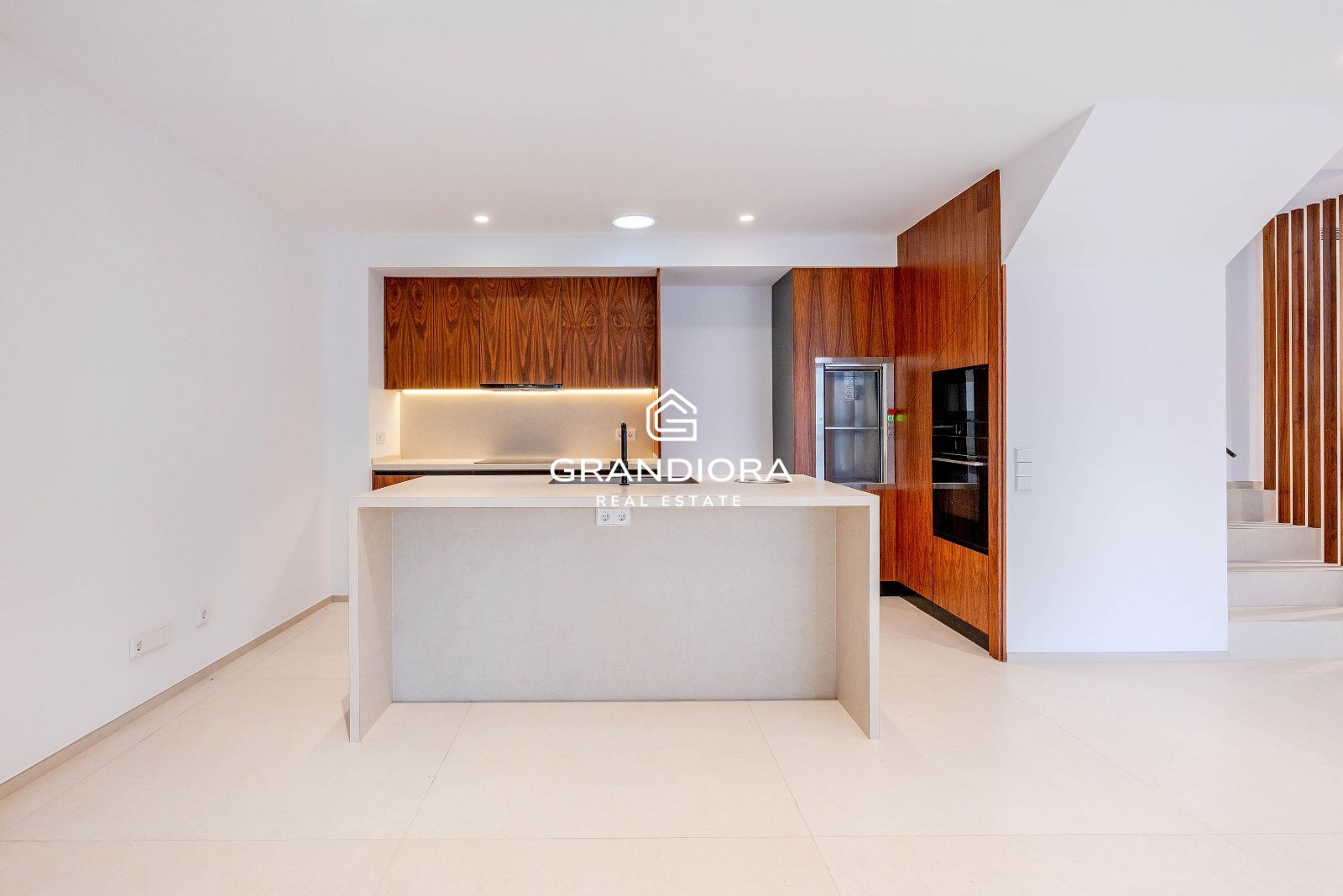 Ático exclusivo con gran terraza y entrega inmediata en Sant Cugat - Imagen 7