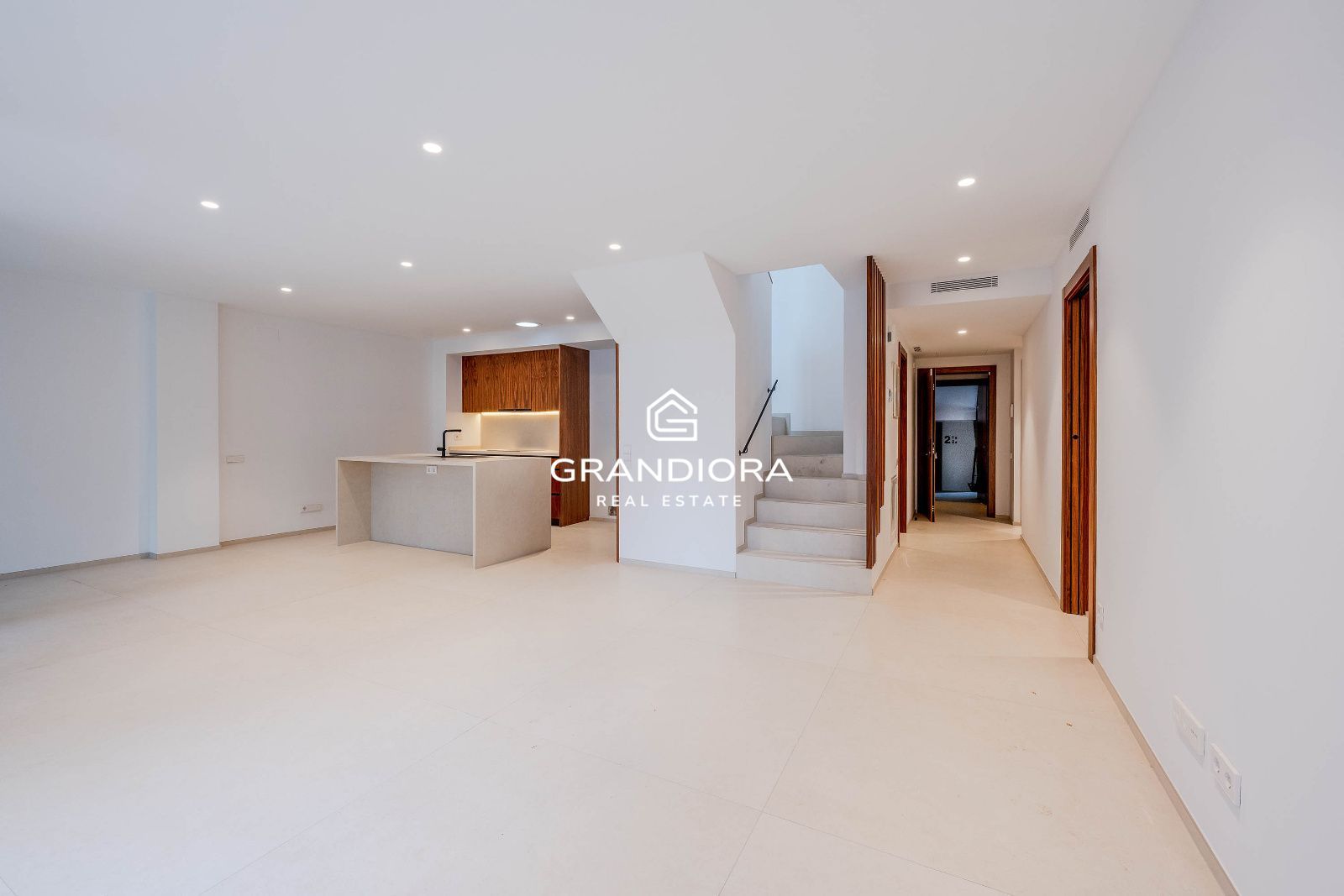 Ático exclusivo con gran terraza y entrega inmediata en Sant Cugat - Imagen 4