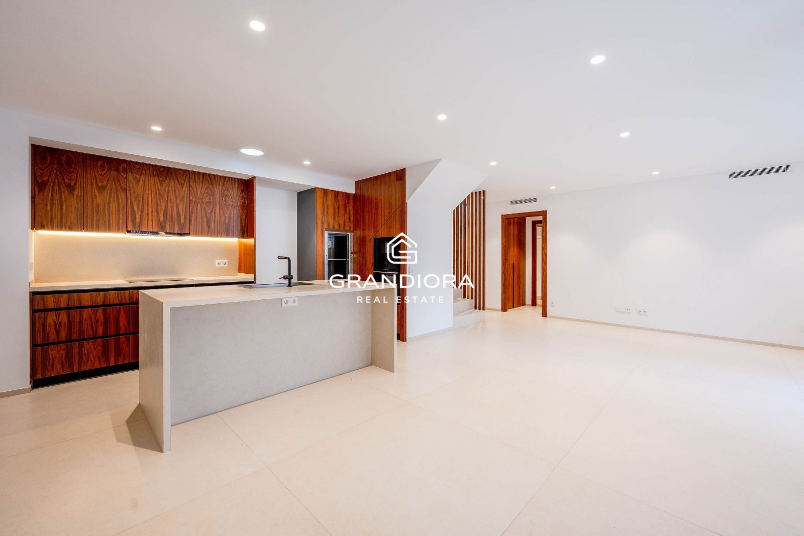 Ático exclusivo con gran terraza y entrega inmediata en Sant Cugat - Imagen 8