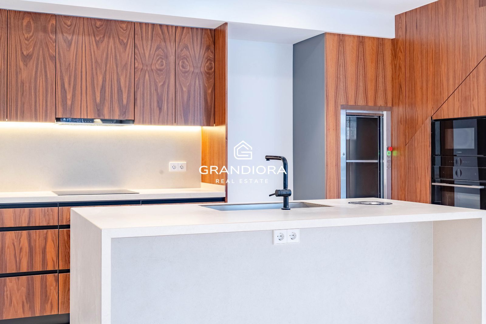 Ático exclusivo con gran terraza y entrega inmediata en Sant Cugat - Imagen 9