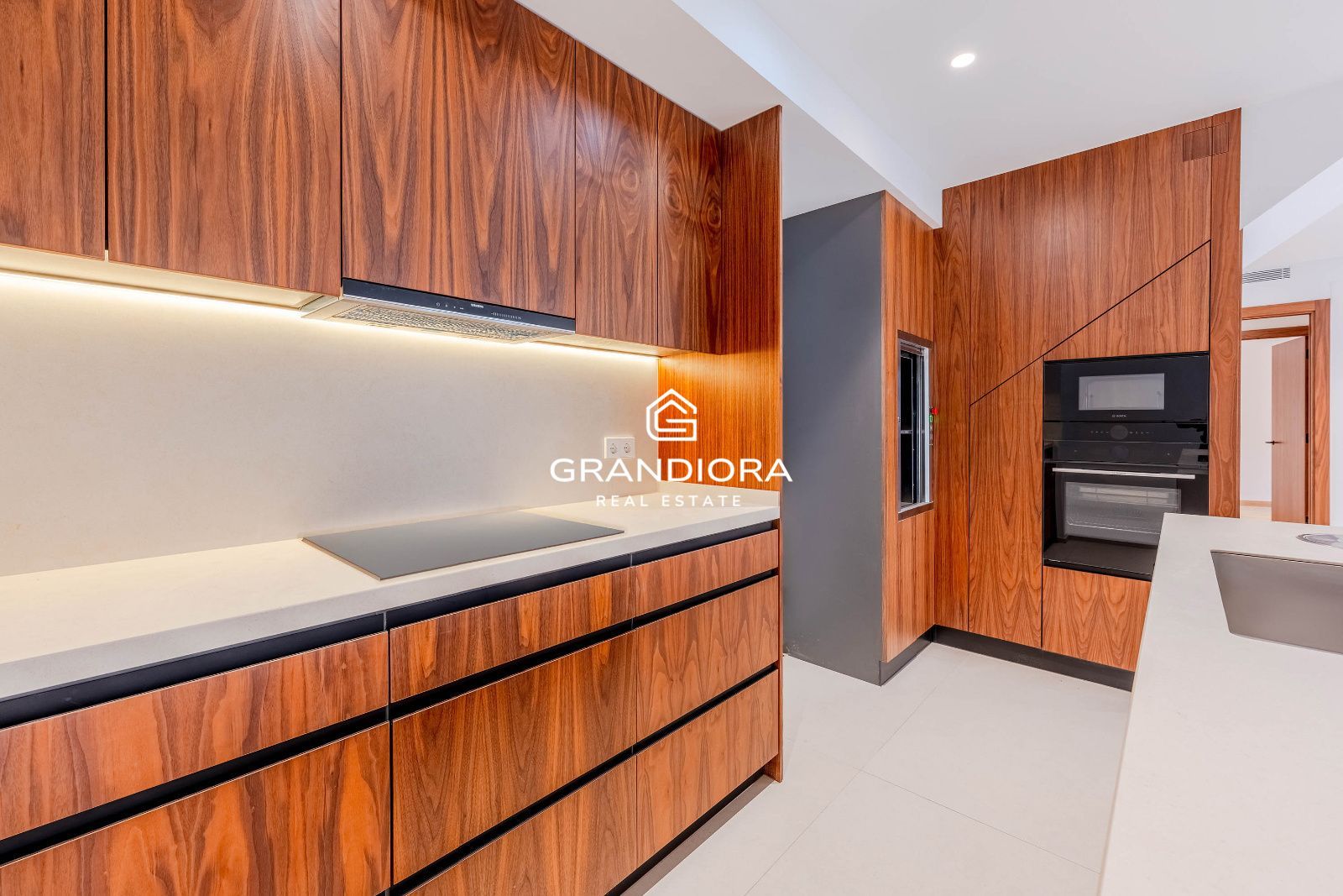 Ático exclusivo con gran terraza y entrega inmediata en Sant Cugat - Imagen 10