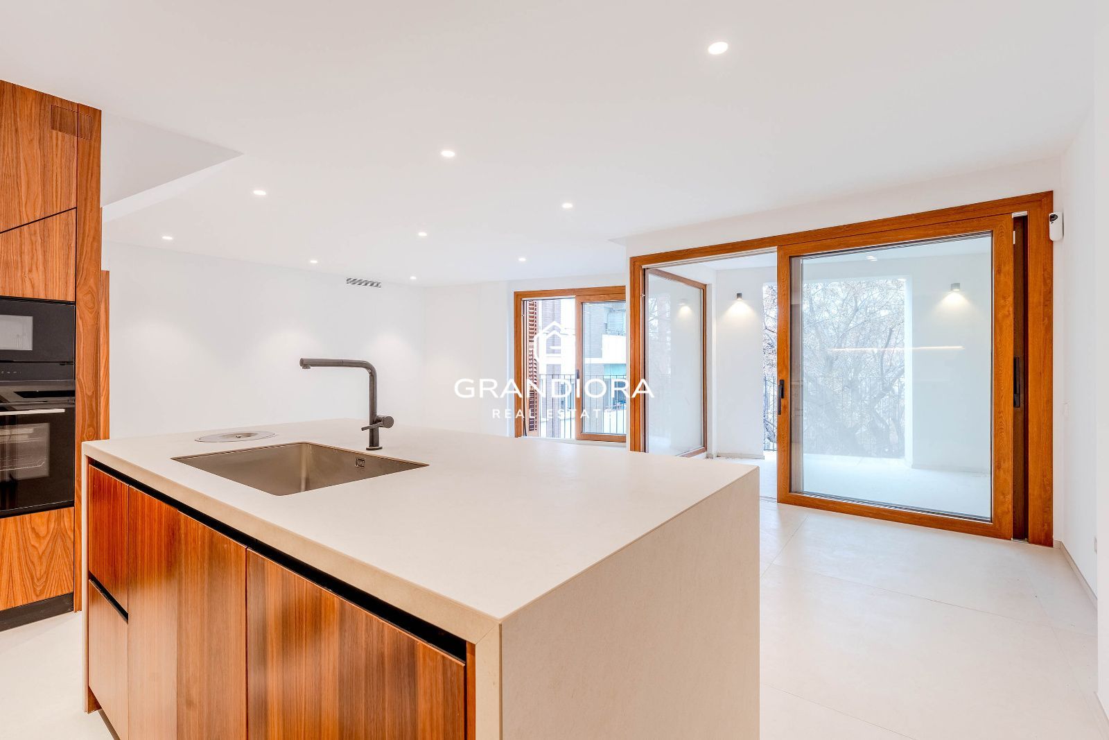 Ático exclusivo con gran terraza y entrega inmediata en Sant Cugat - Imagen 11