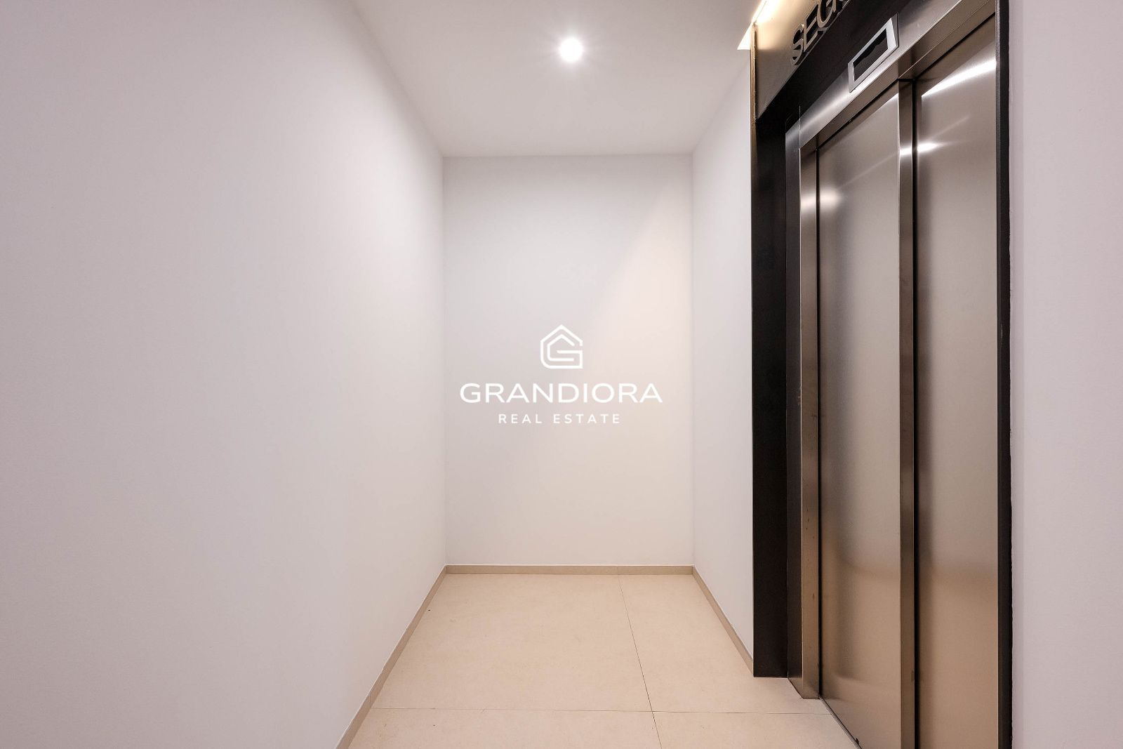 Ático exclusivo con gran terraza y entrega inmediata en Sant Cugat - Imagen 2