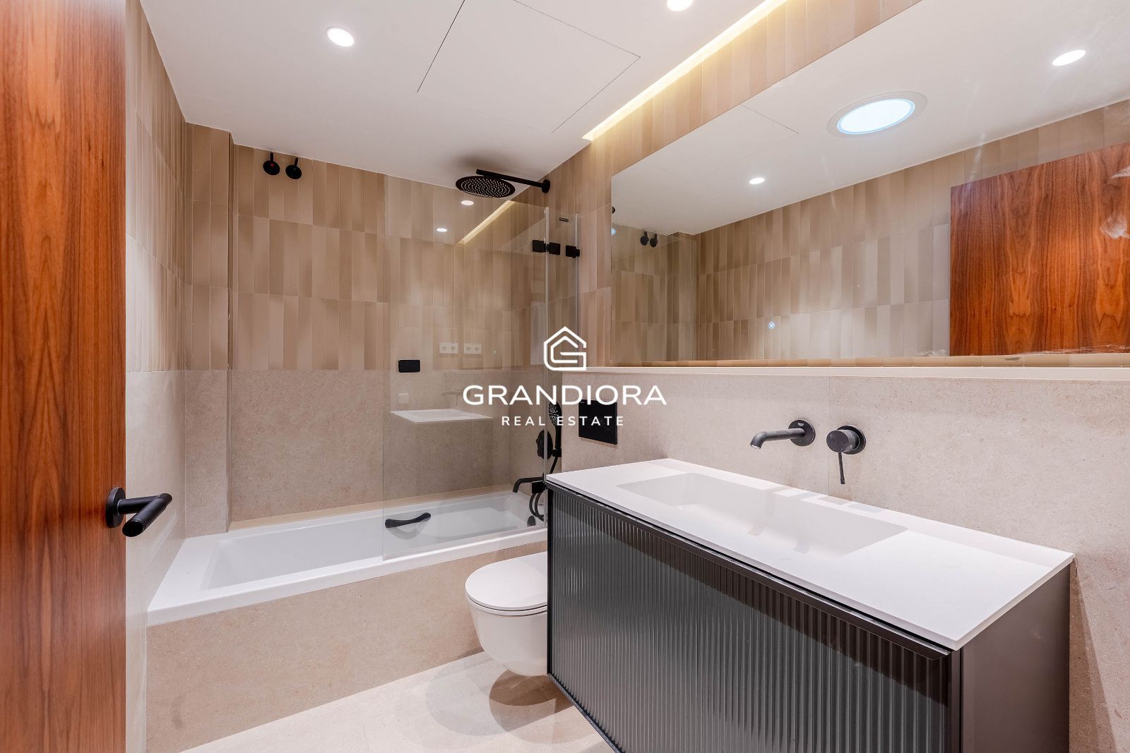 Ático exclusivo con gran terraza y entrega inmediata en Sant Cugat - Imagen 33