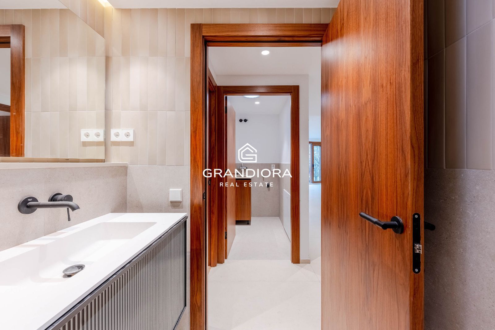 Ático exclusivo con gran terraza y entrega inmediata en Sant Cugat - Imagen 35