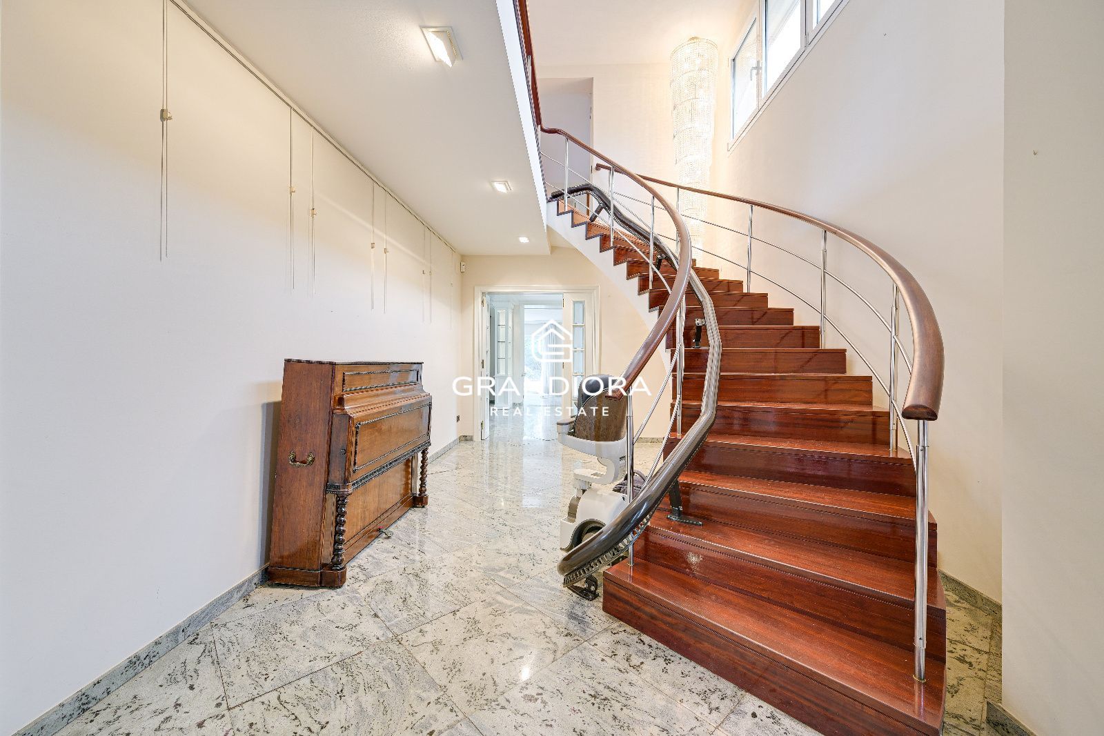 Preciosa villa en Premia de Dalt con vistas al mar - Imagen 27