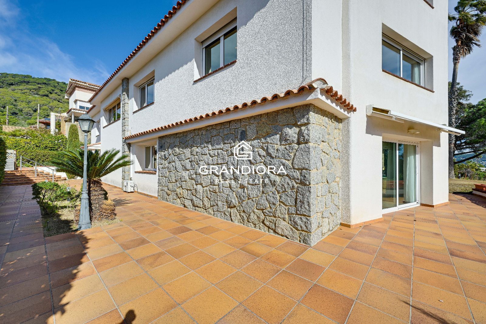 Preciosa villa en Premia de Dalt con vistas al mar - Imagen 69
