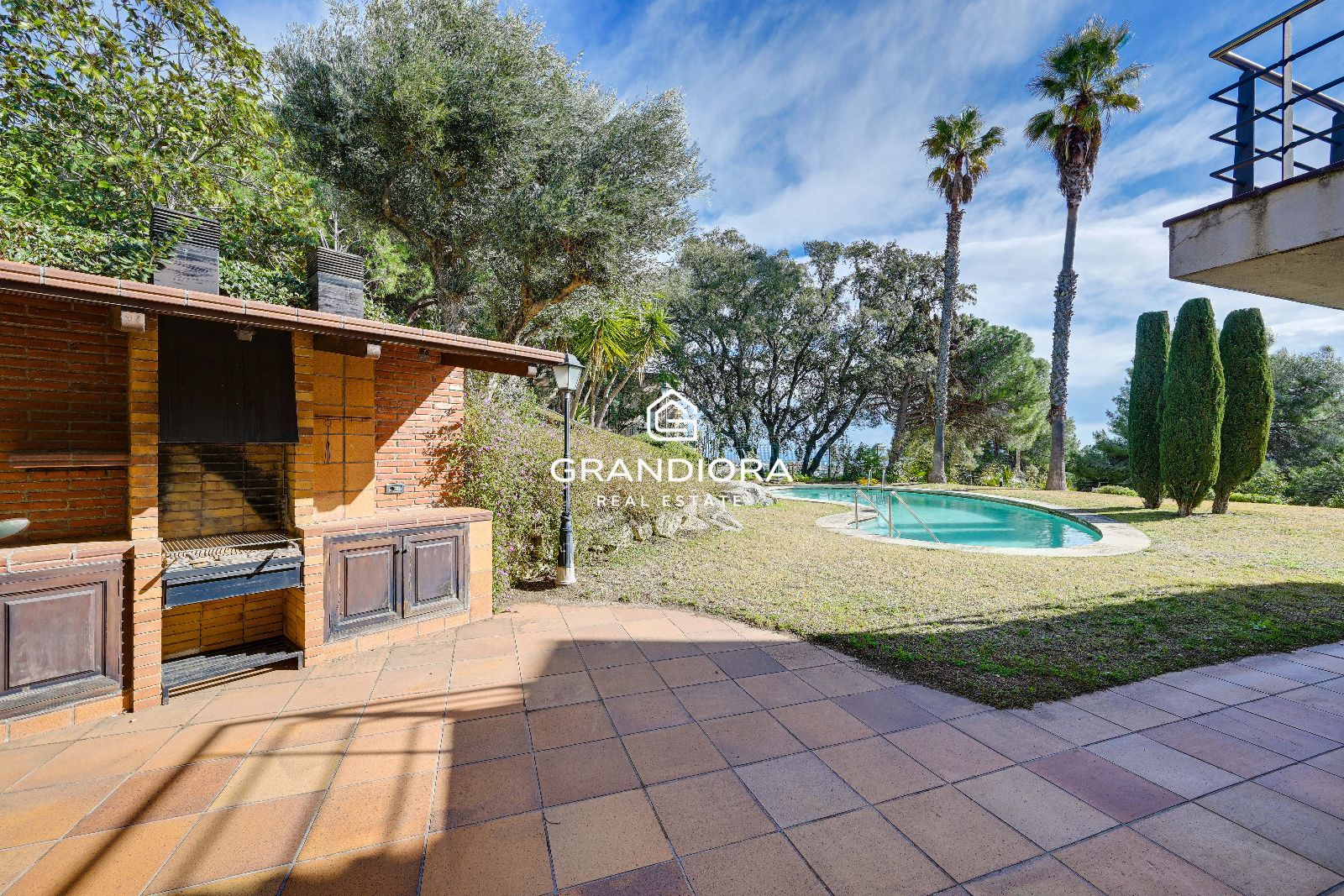 Preciosa villa en Premia de Dalt con vistas al mar - Imagen 54