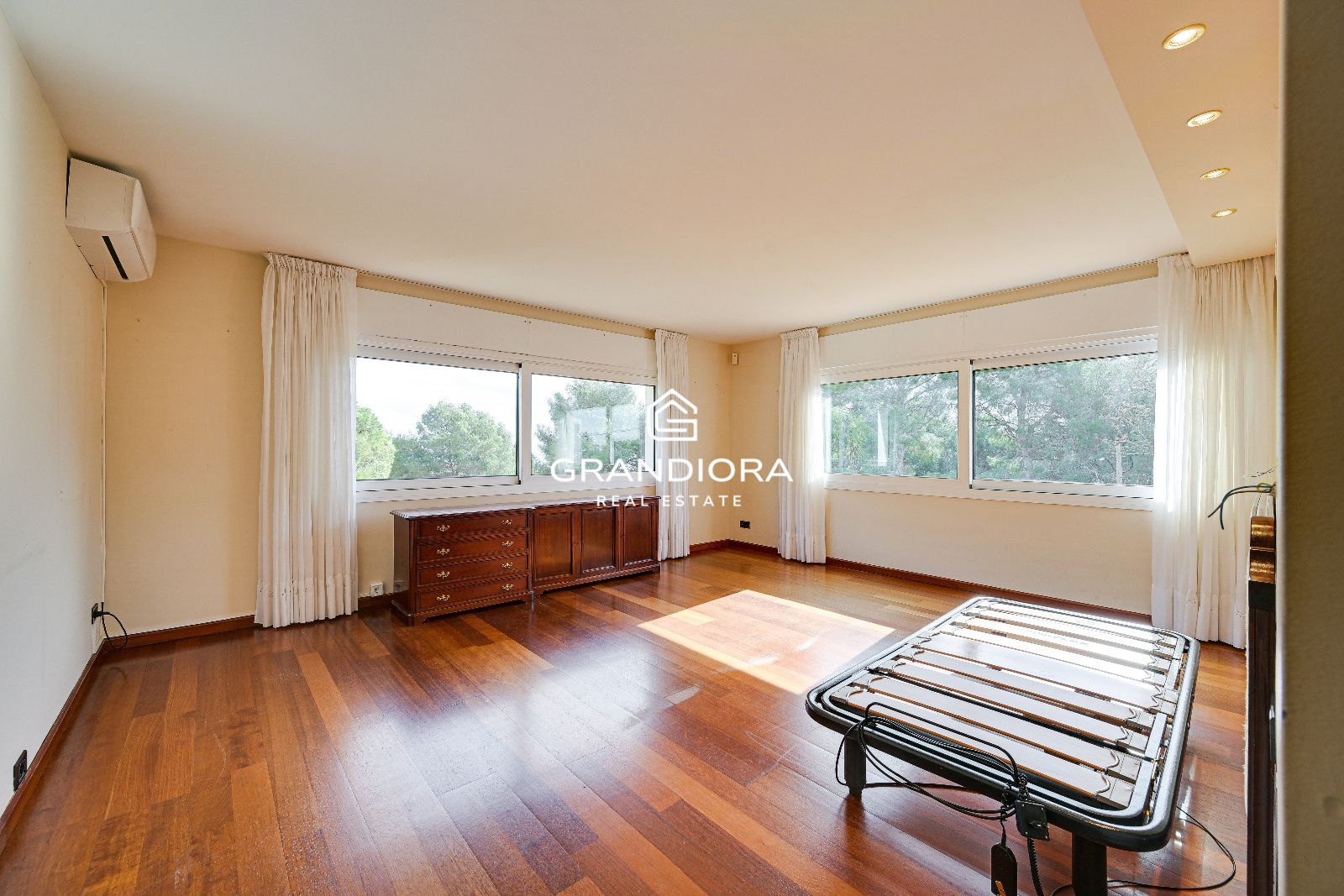 Preciosa villa en Premia de Dalt con vistas al mar - Imagen 32