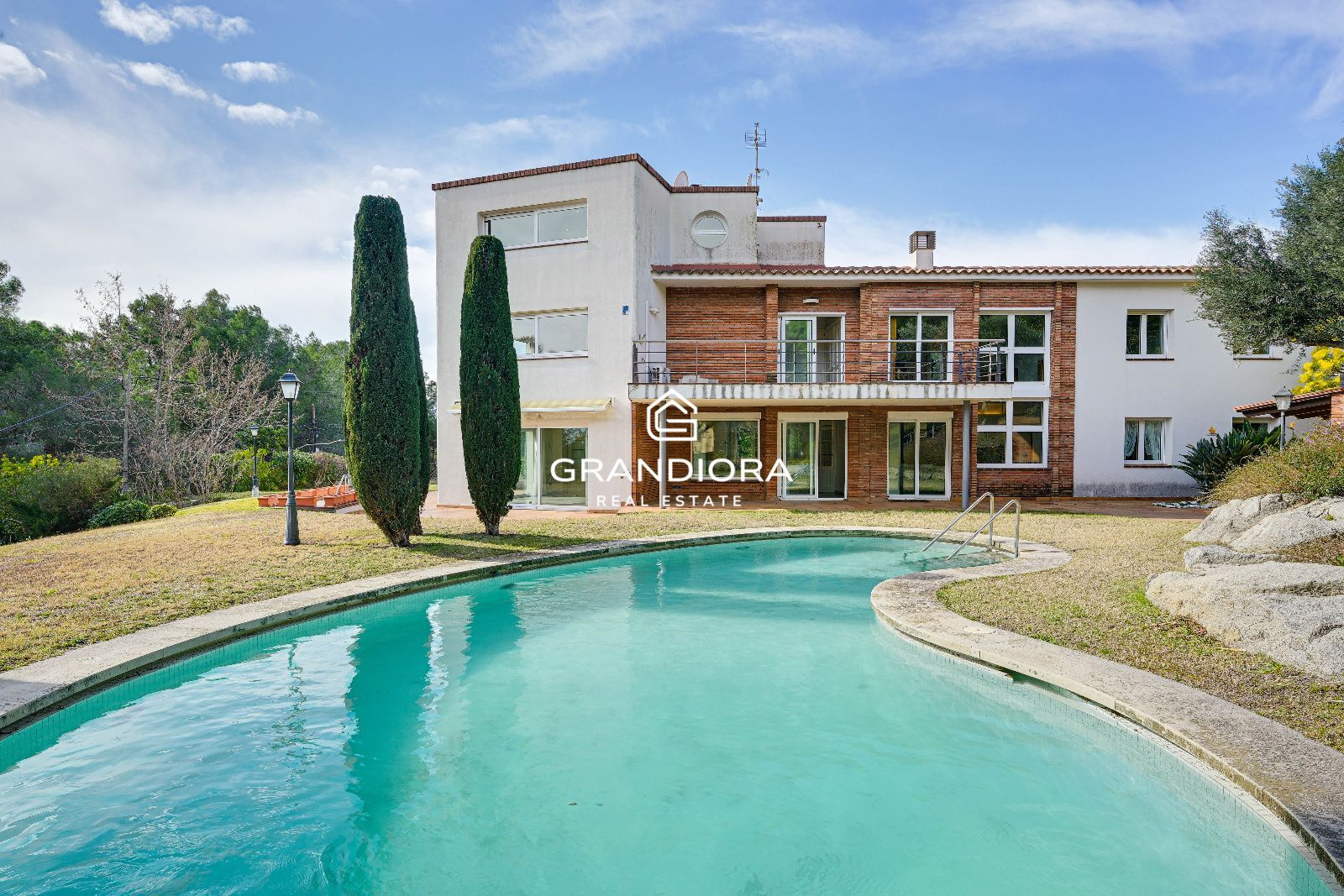 Preciosa villa en Premia de Dalt con vistas al mar - Imagen 3