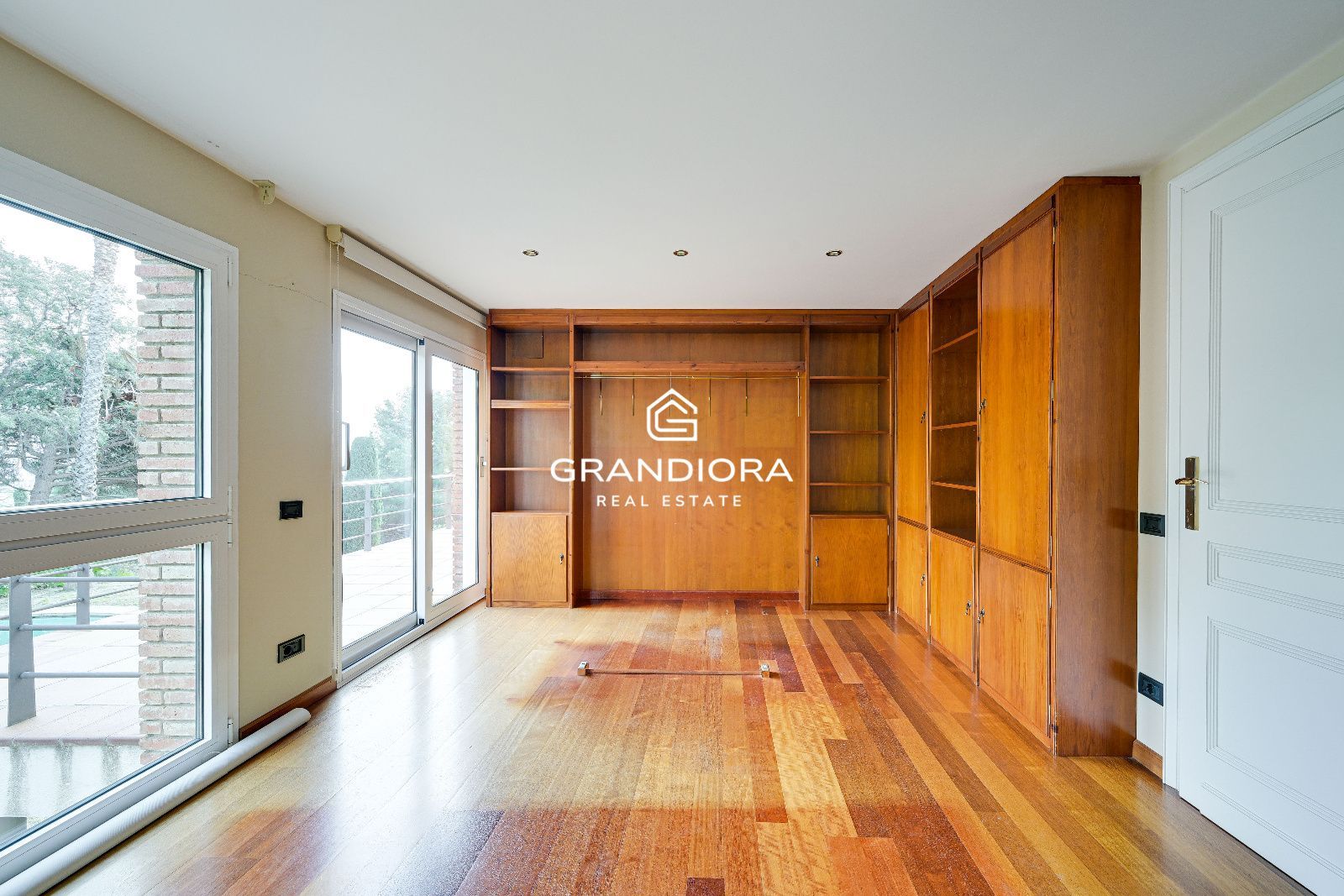 Preciosa villa en Premia de Dalt con vistas al mar - Imagen 45