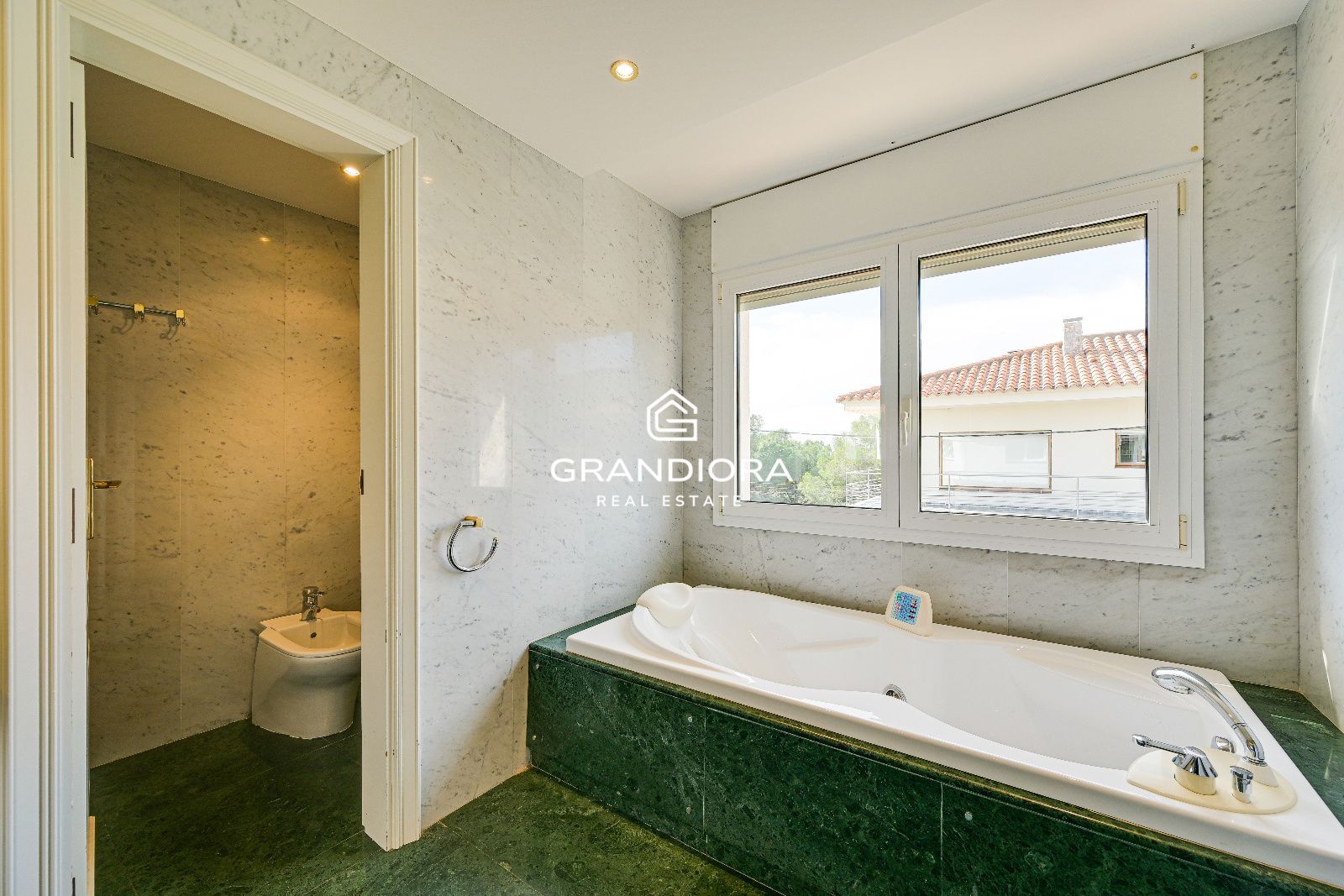 Preciosa villa en Premia de Dalt con vistas al mar - Imagen 41