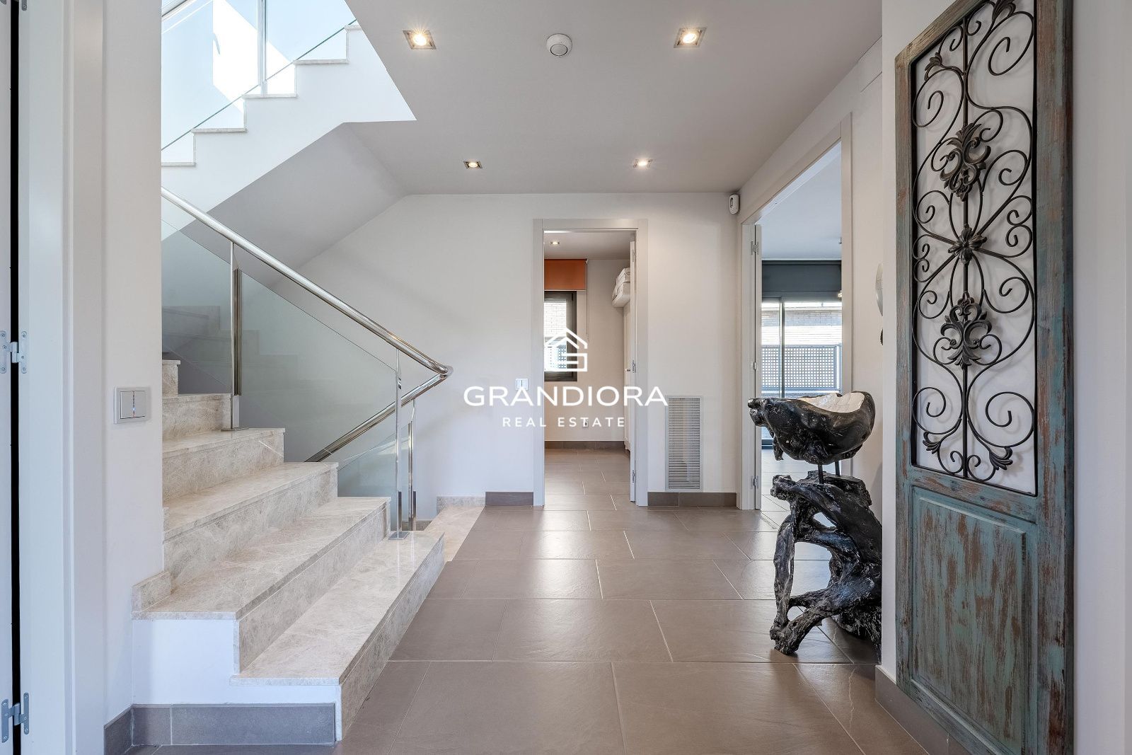 Su nuevo hogar familiar frente al golf de Vallromanes - Imagen 2