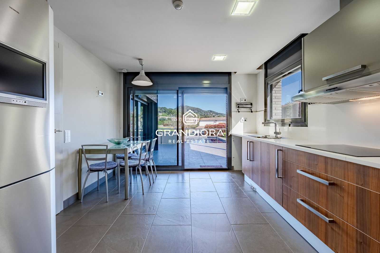 Su nuevo hogar familiar frente al golf de Vallromanes - Imagen 7