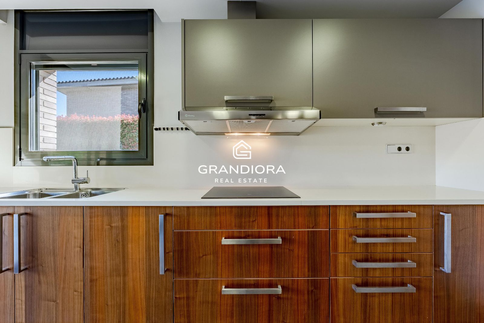 Su nuevo hogar familiar frente al golf de Vallromanes - Imagen 8