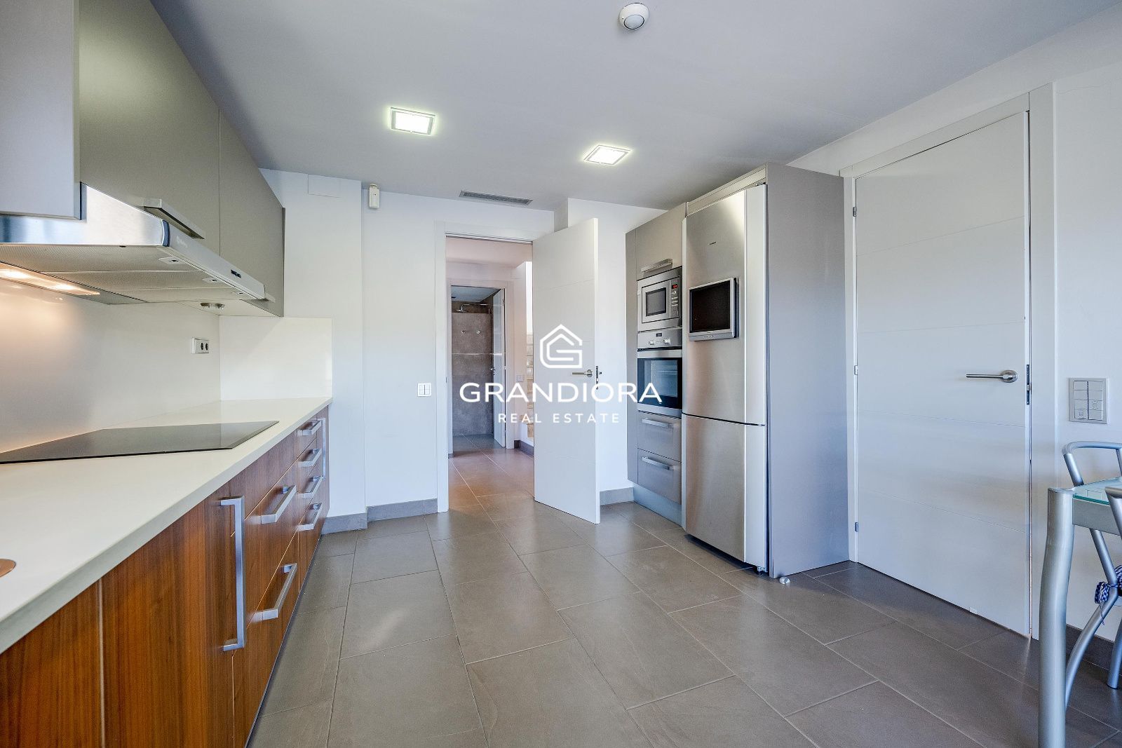 Su nuevo hogar familiar frente al golf de Vallromanes - Imagen 9