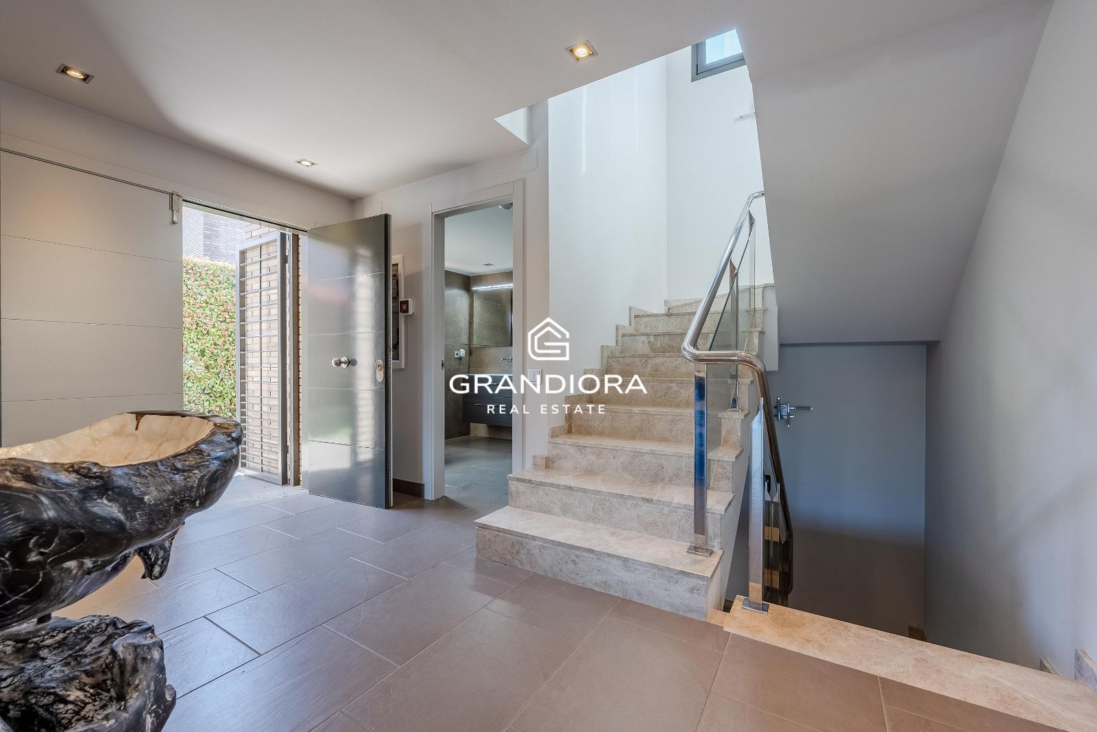 Su nuevo hogar familiar frente al golf de Vallromanes - Imagen 10
