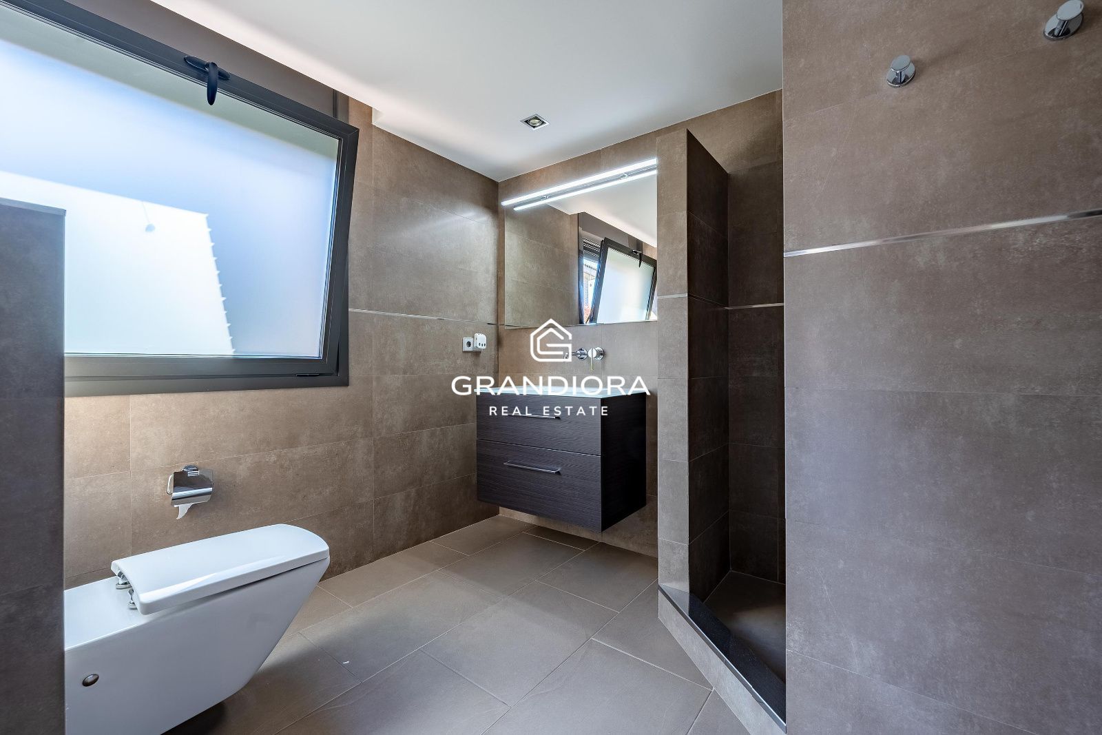 Su nuevo hogar familiar frente al golf de Vallromanes - Imagen 11